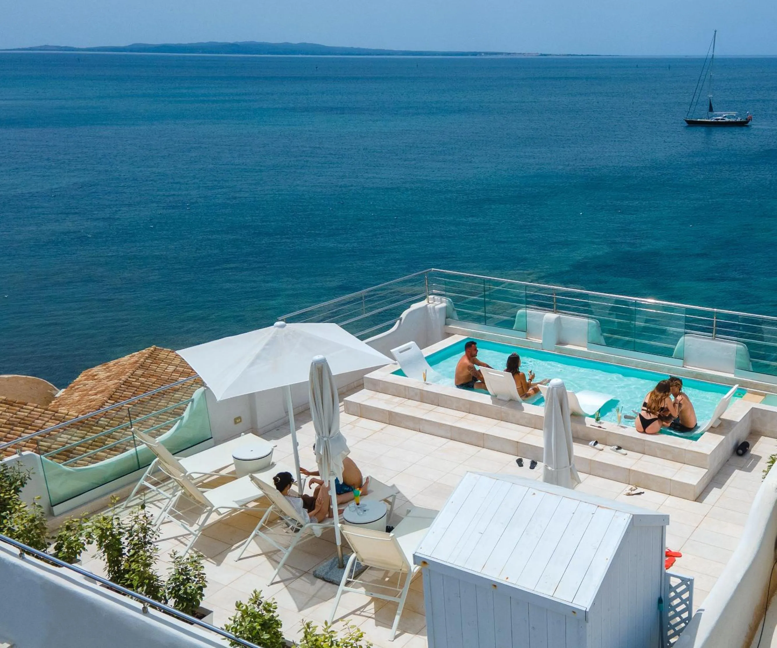 Pool view in Relais La Ghinghetta