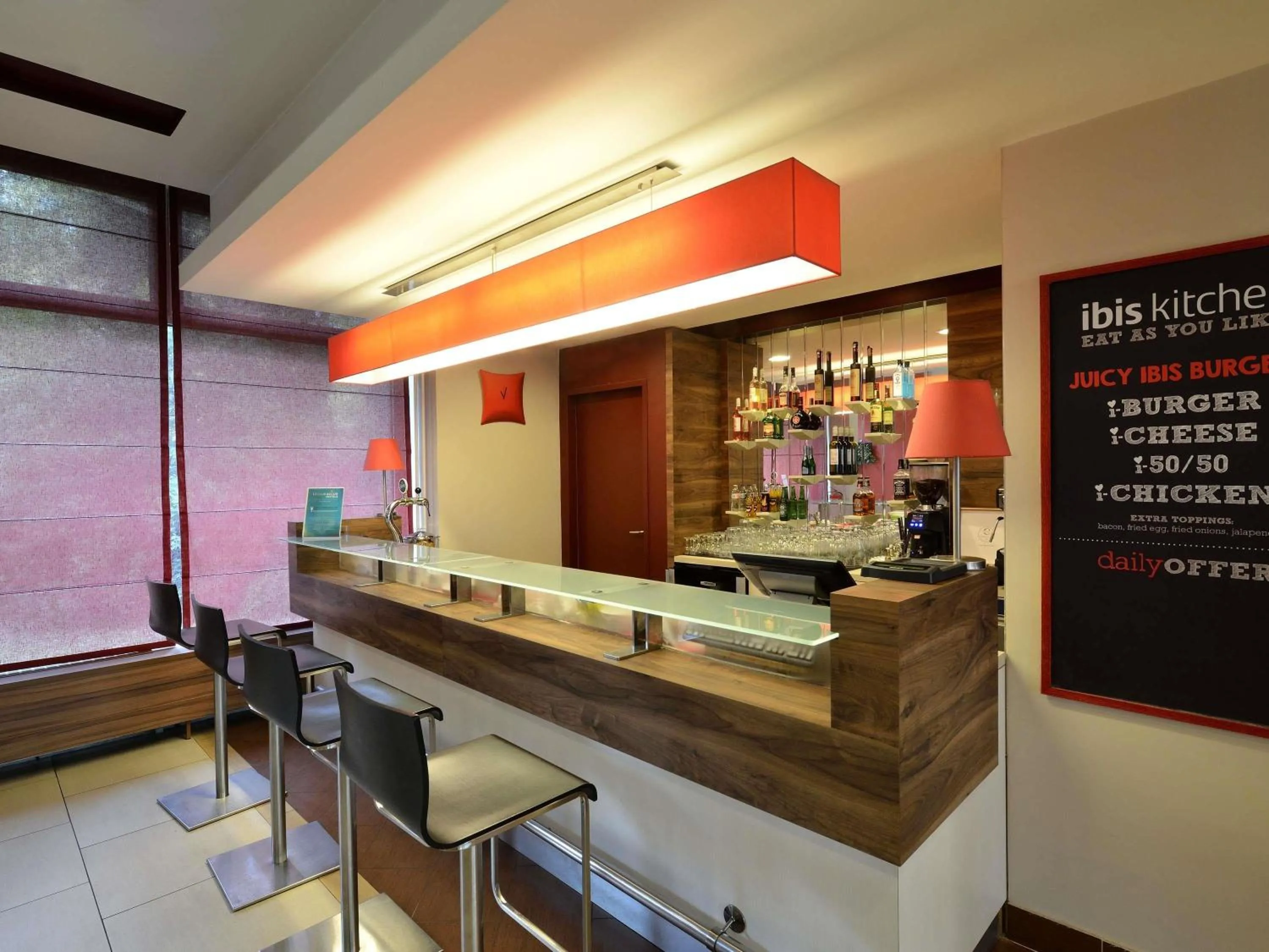 Restaurant/places to eat in Ibis Budapest Citysouth