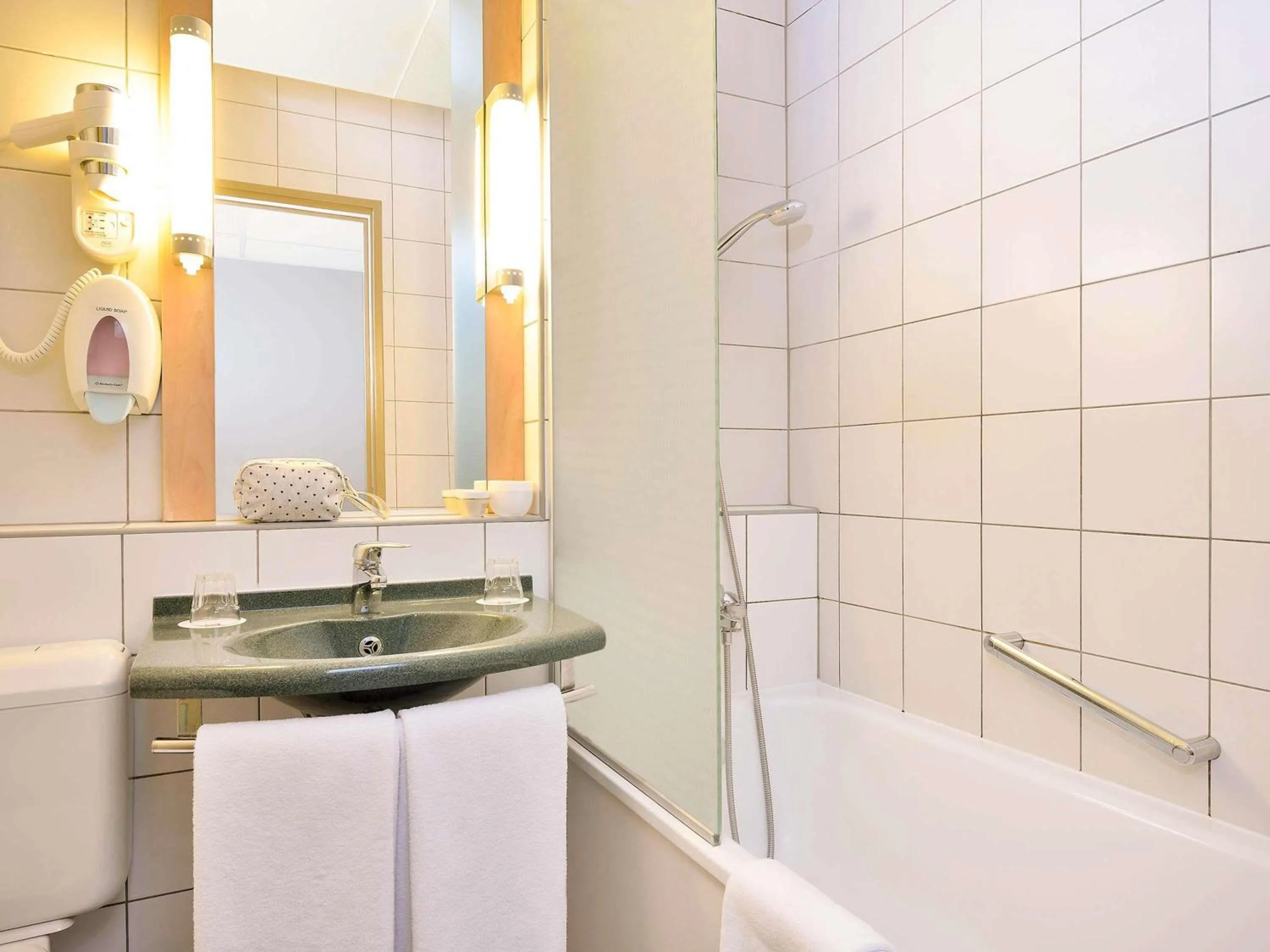 Bedroom in Ibis Budapest Citysouth