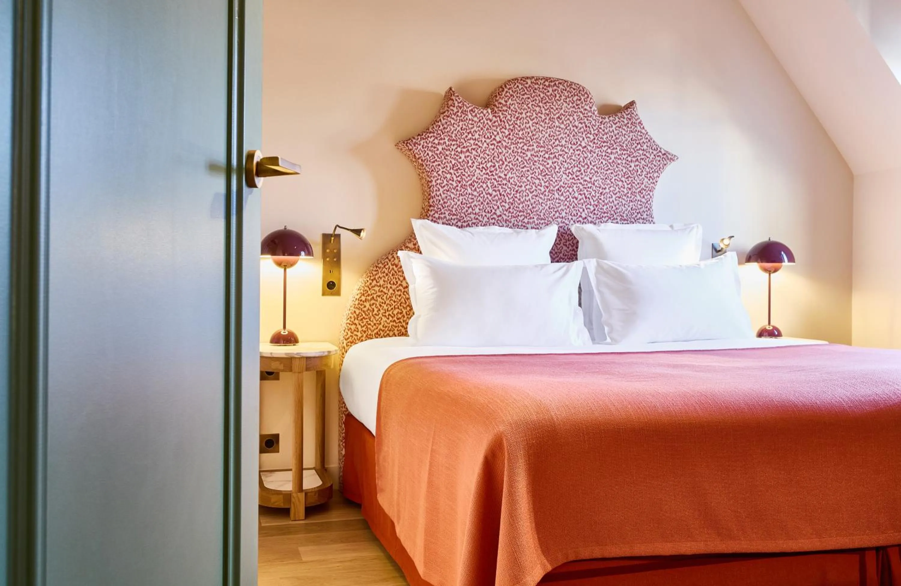 Bed in Hôtel Prince de Conti - Hôtel Rénové