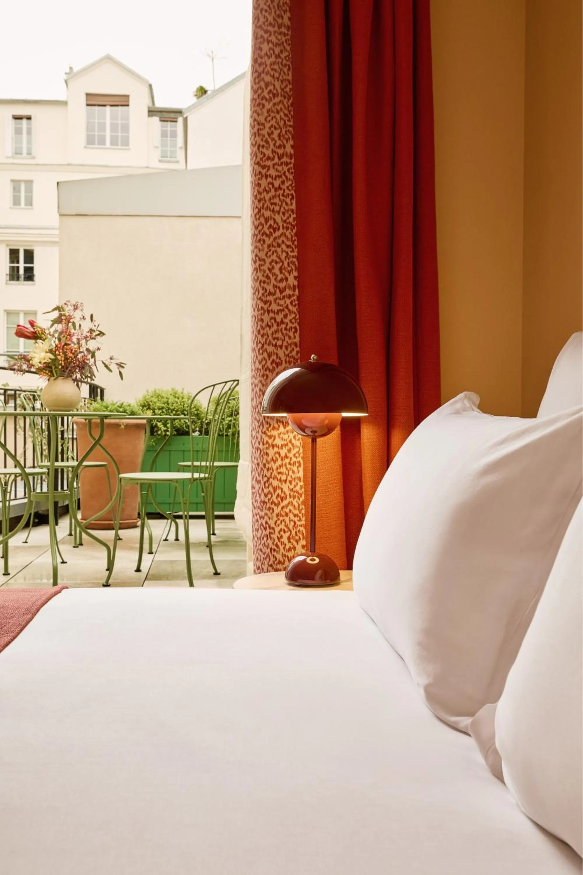 Bed in Hôtel Prince de Conti - Hôtel Rénové