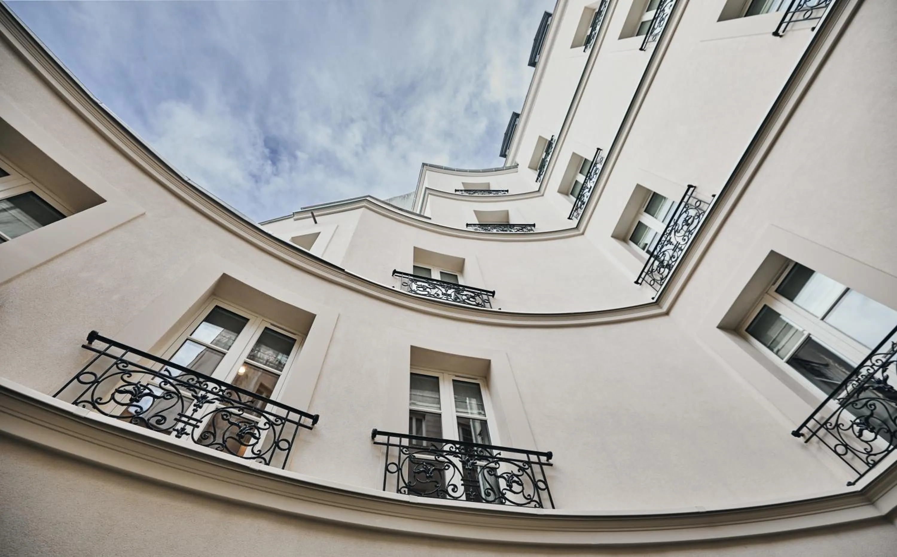 Property building in Hôtel Prince de Conti - Hôtel Rénové
