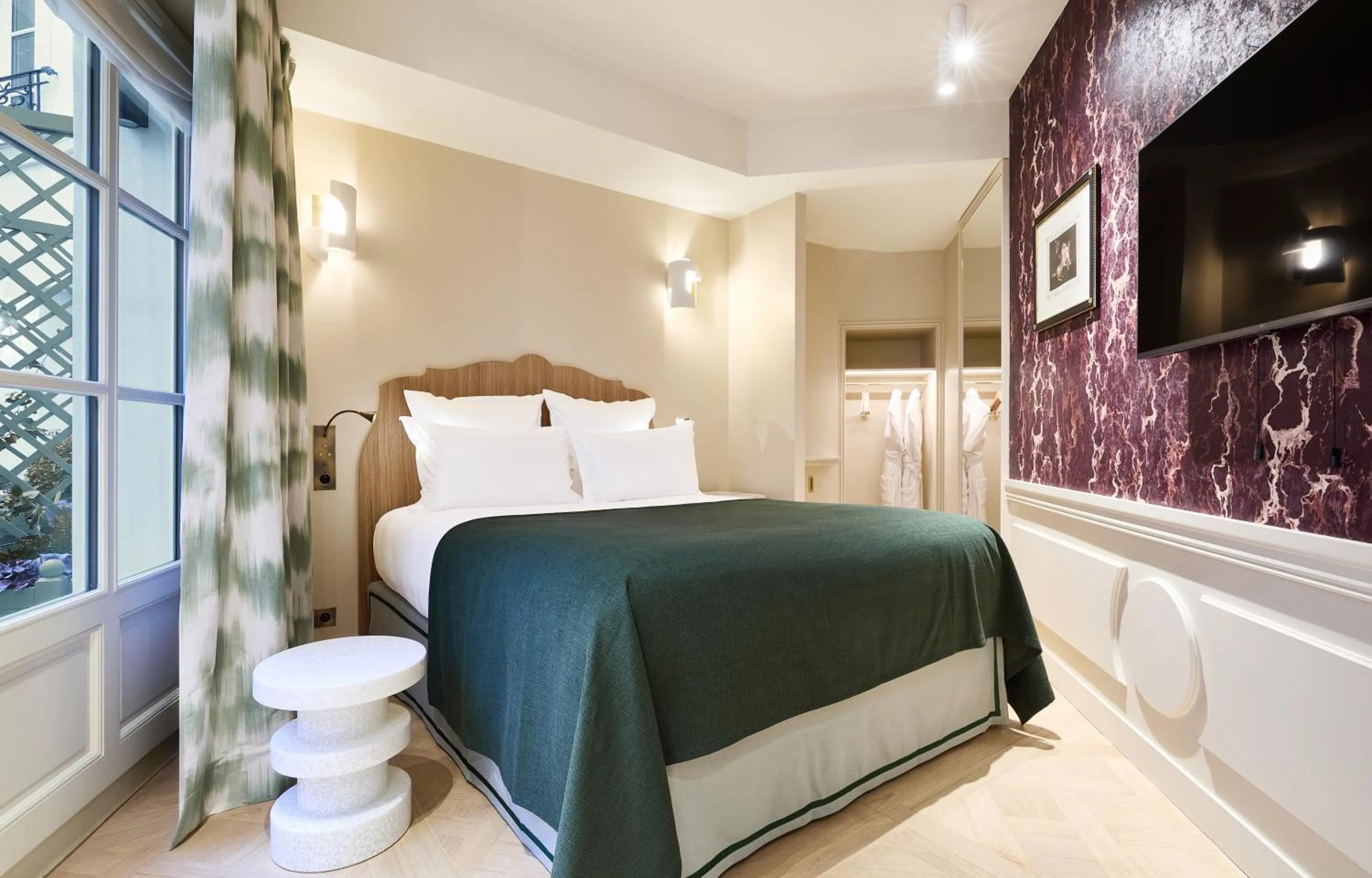 Bed in Hôtel Prince de Conti - Hôtel Rénové