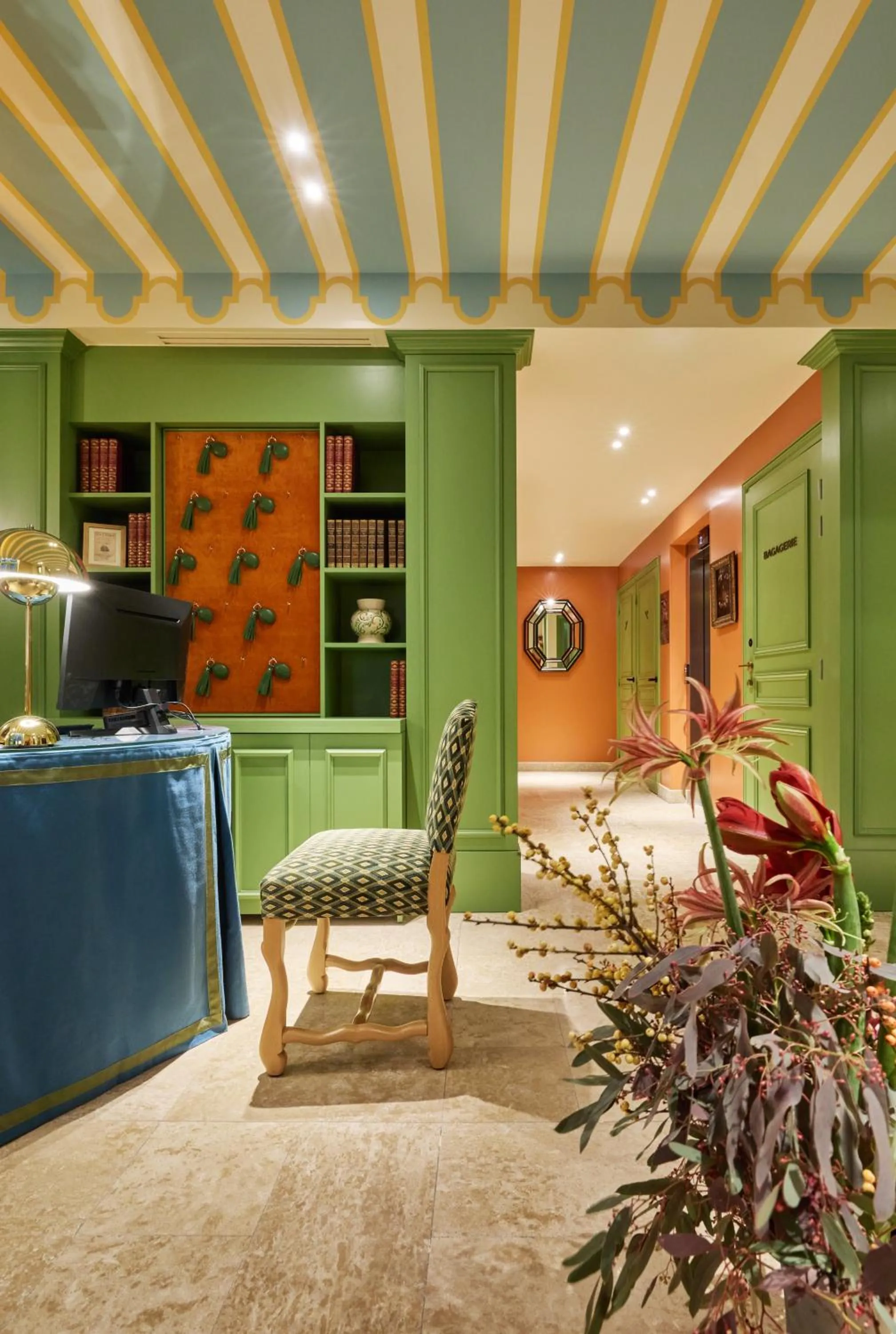 Lobby or reception in Hôtel Prince de Conti - Hôtel Rénové