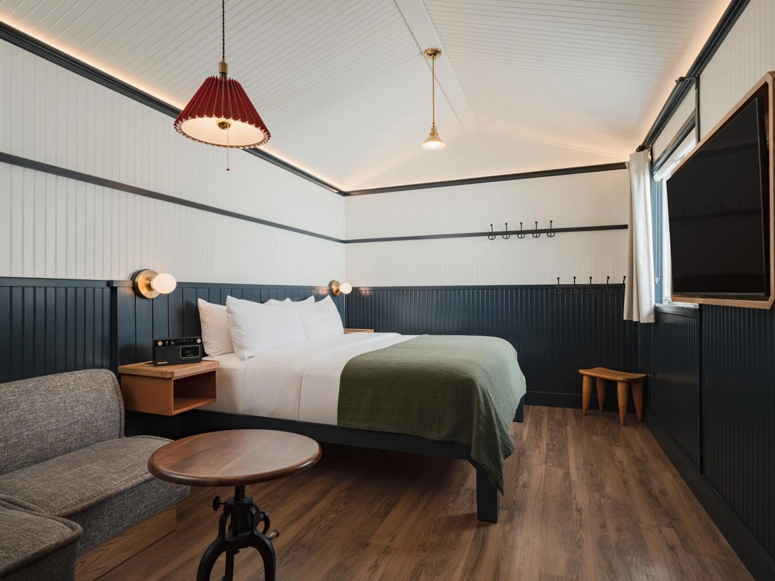 Bedroom, Bed in High Country Motor Lodge - Near NAU and Downtown