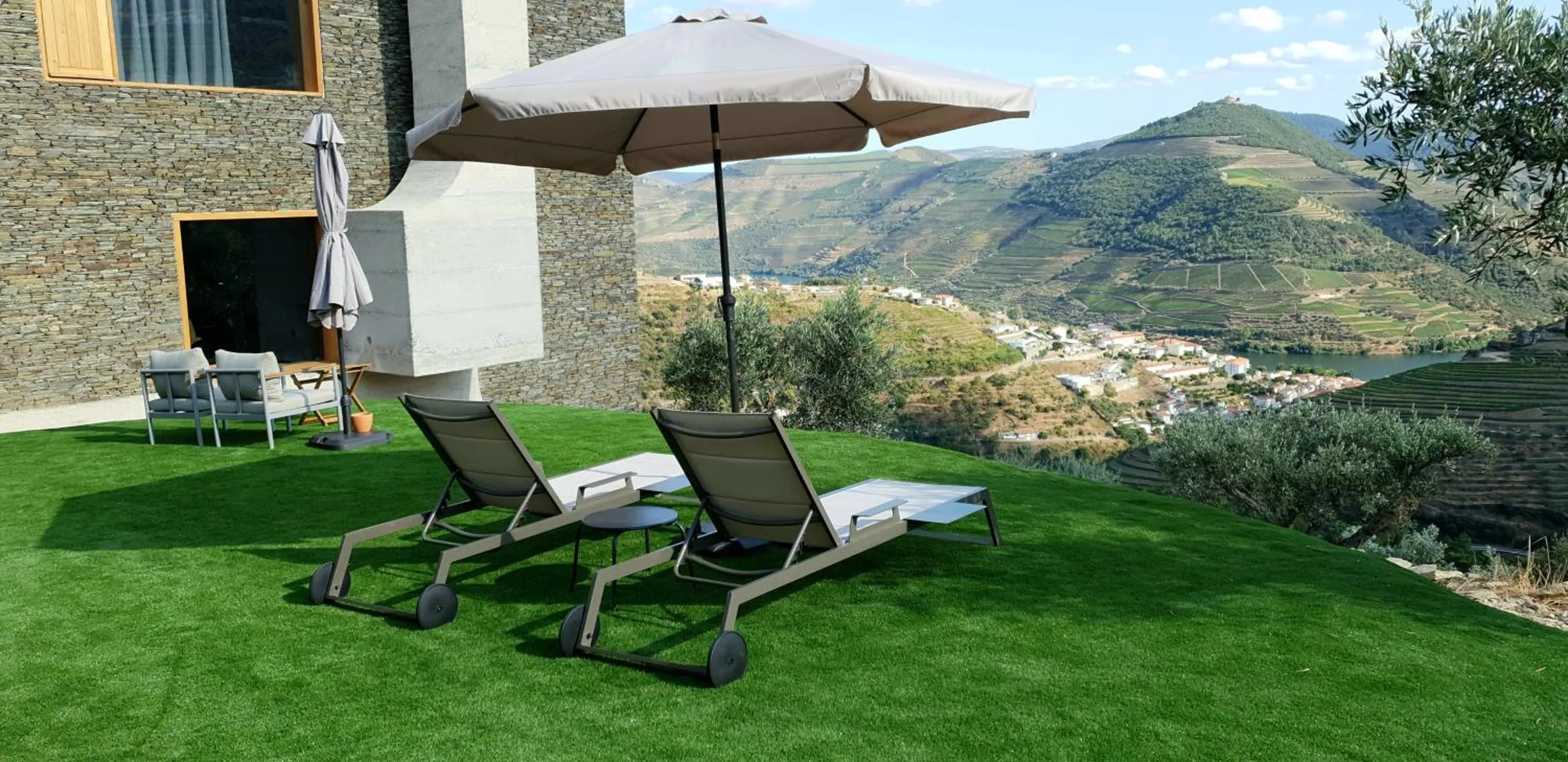 Swimming pool in Casa do Arco by Douro Exclusive