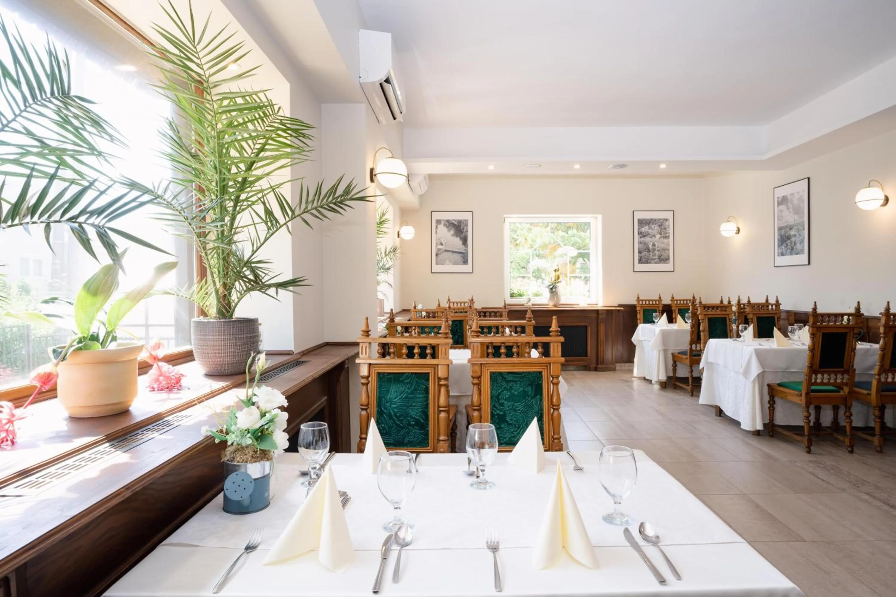 Restaurant/places to eat in Kikelet Club Hotel