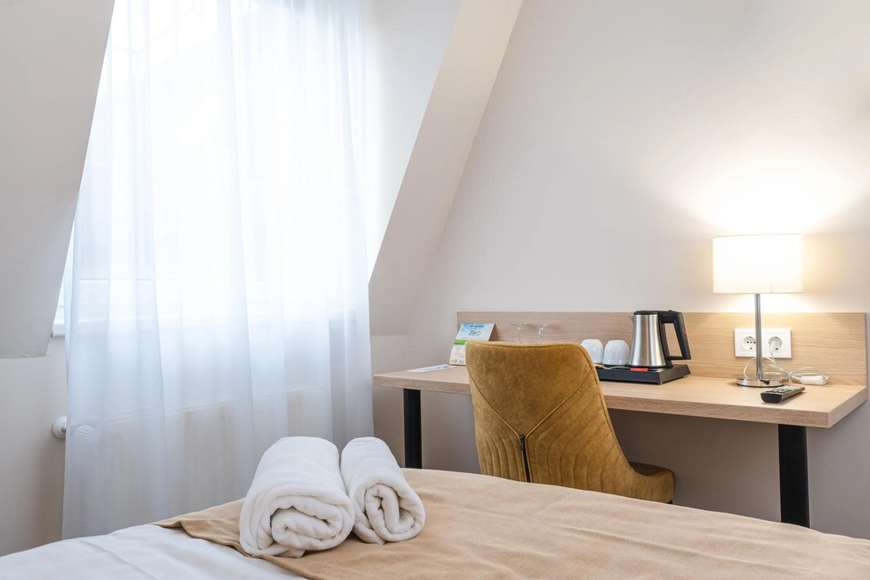 Bedroom, Bed in Kikelet Club Hotel