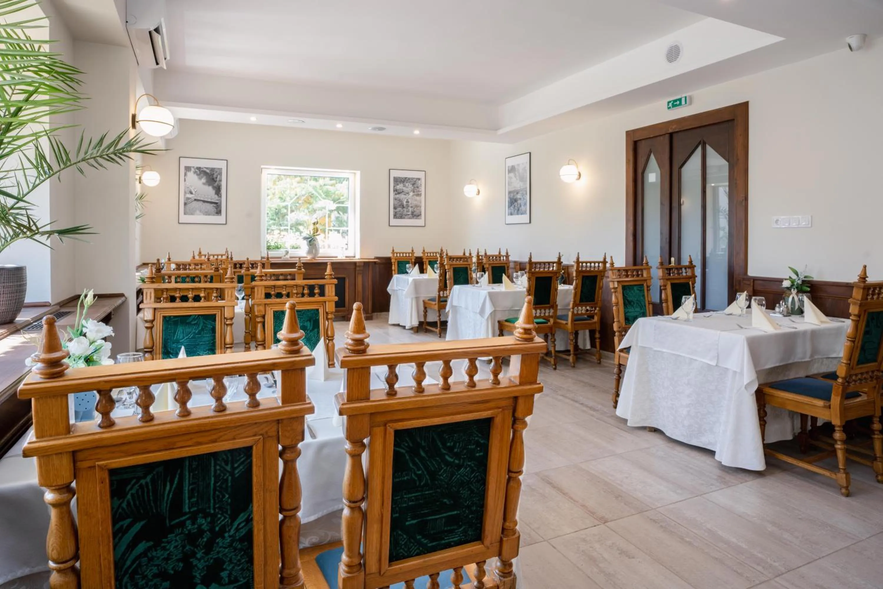 Restaurant/places to eat in Kikelet Club Hotel