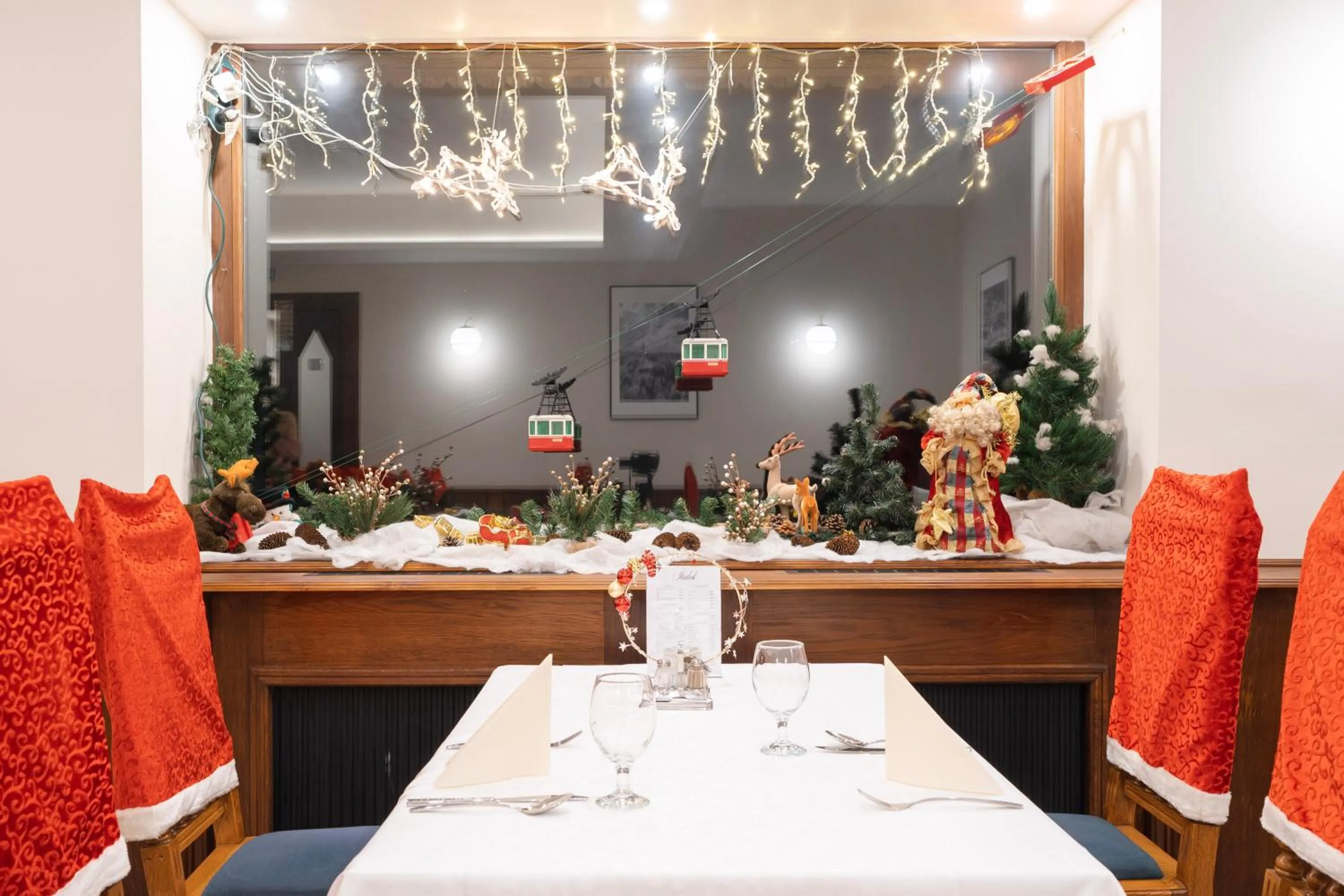 Restaurant/places to eat in Kikelet Club Hotel