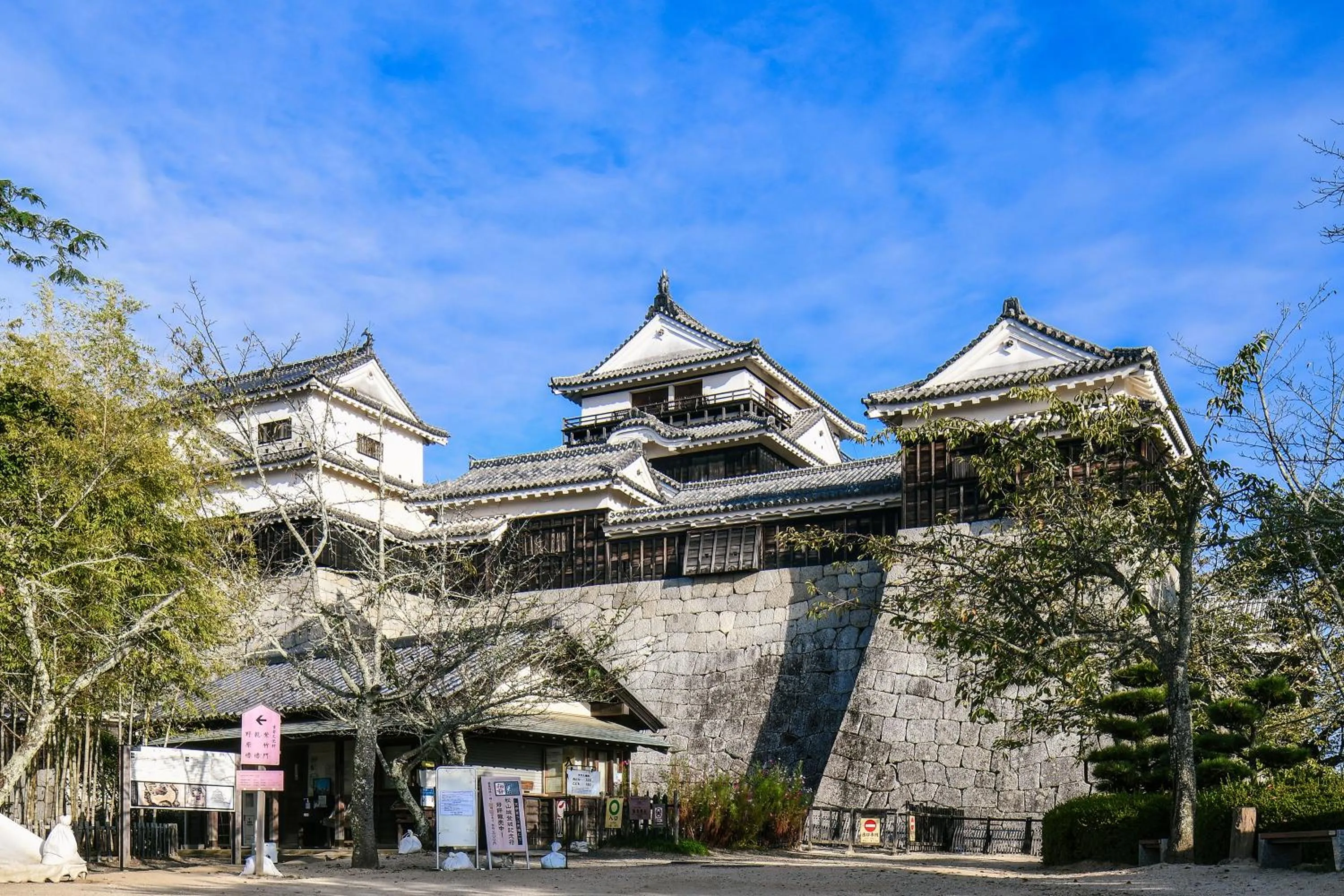 Nearby landmark in REF Matsuyama City Station by VESSEL HOTELS