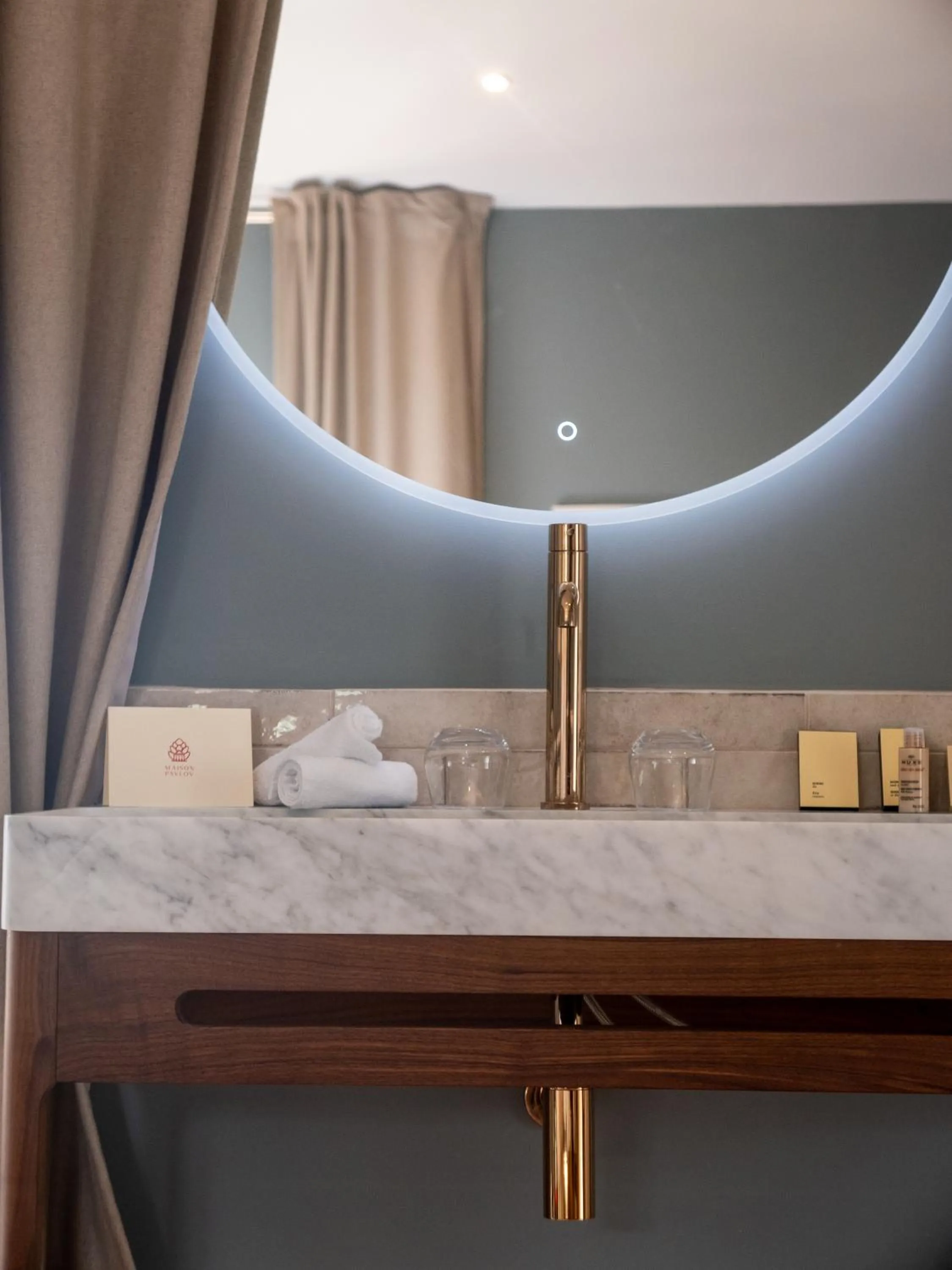 Bathroom in Hôtel Maison Pavlov - Restaurant & Spa - Bordeaux Bouscat