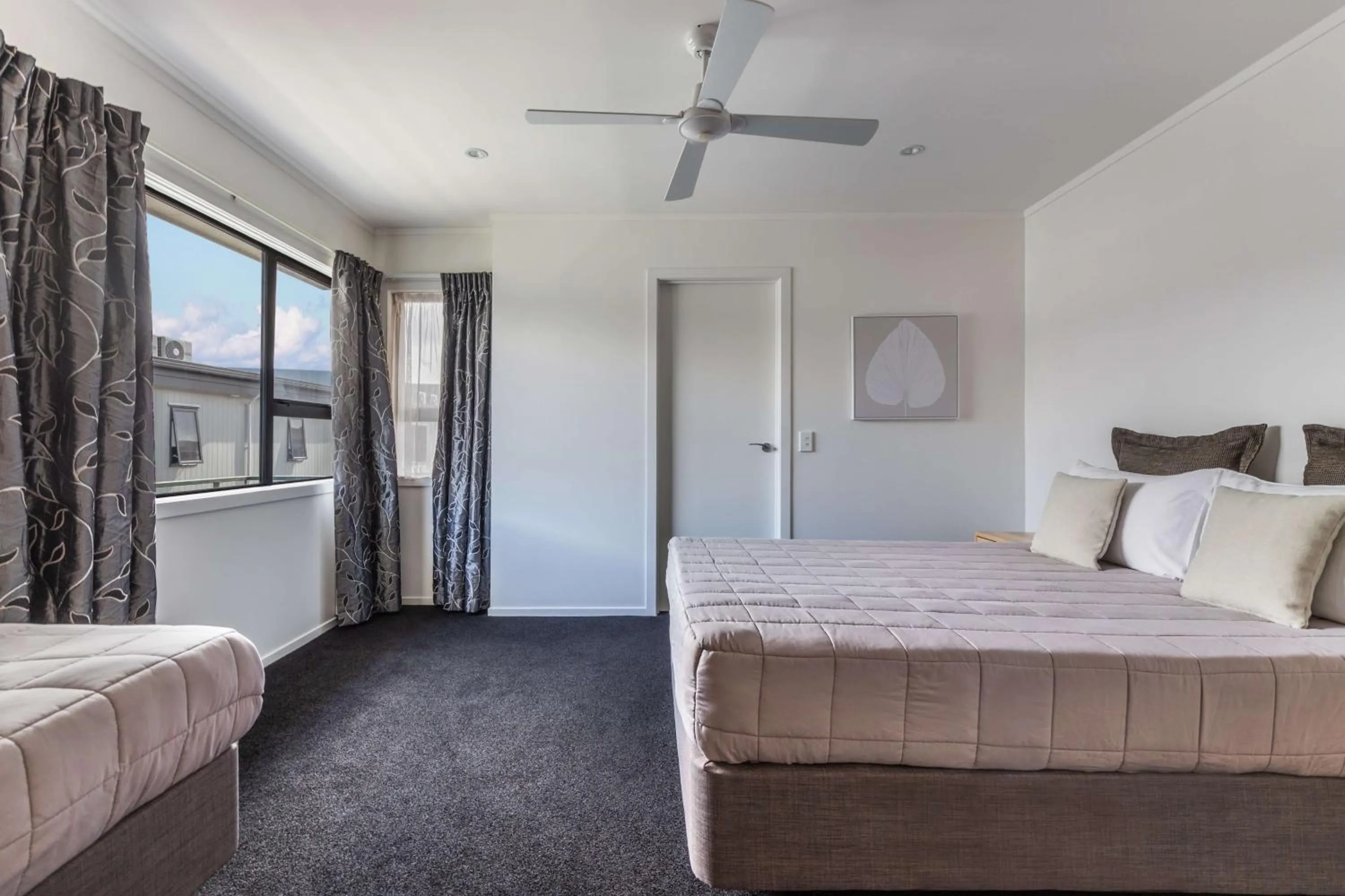 Photo of the whole room, Bed in Ika Nui Taupo