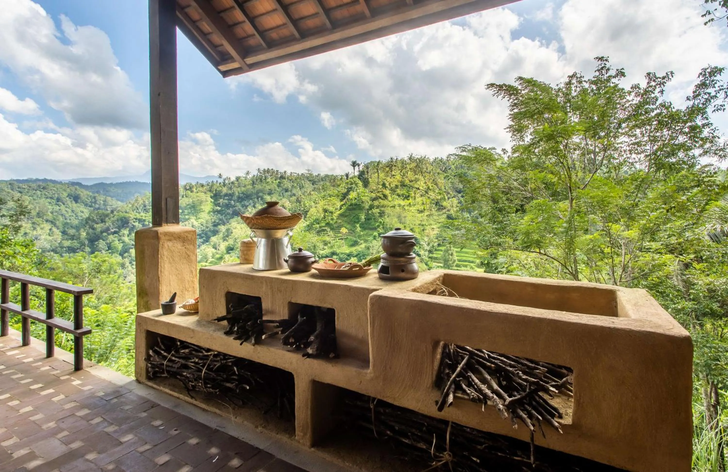 Restaurant/places to eat in Buahan, a Banyan Tree Escape