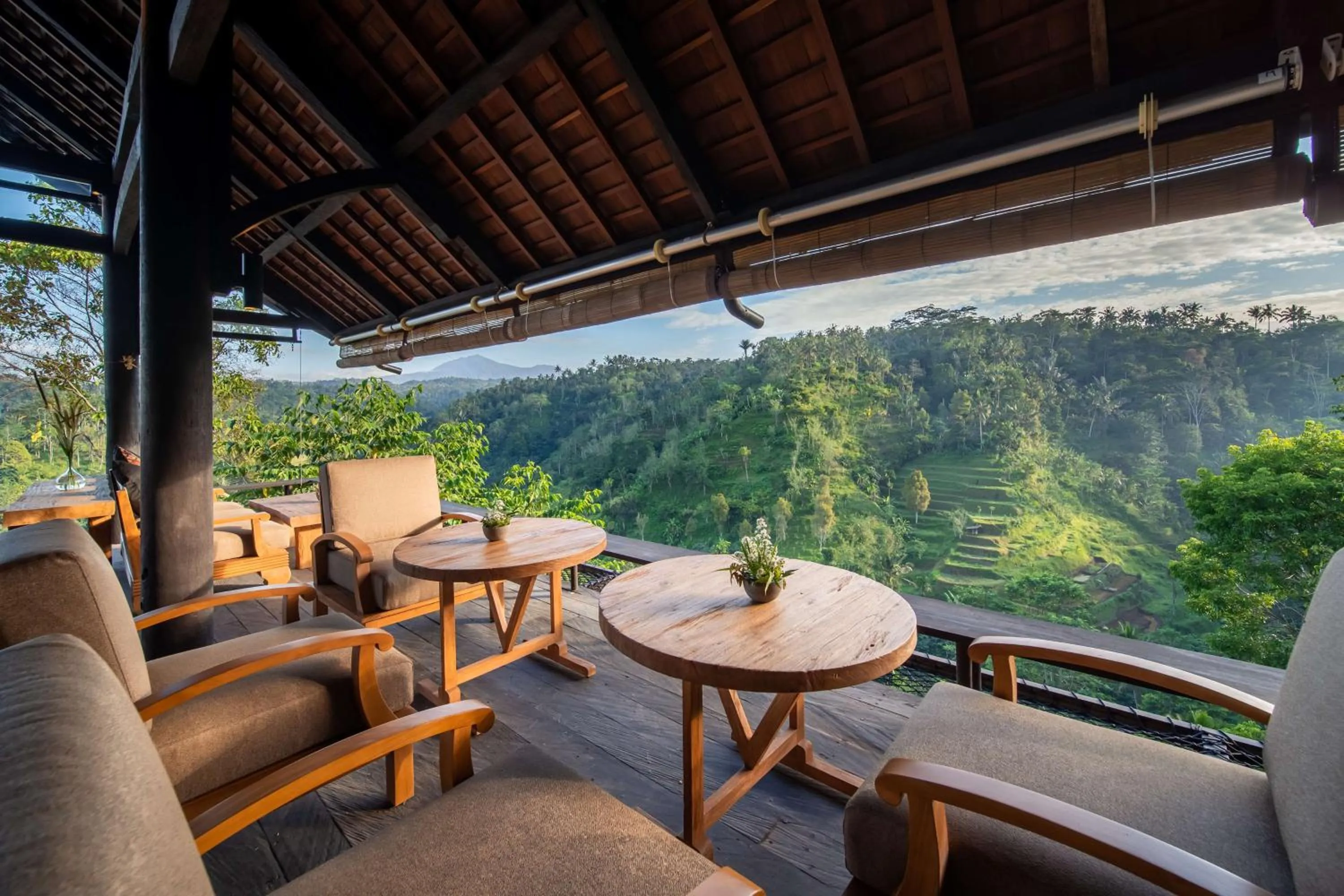 Lounge or bar in Buahan, a Banyan Tree Escape