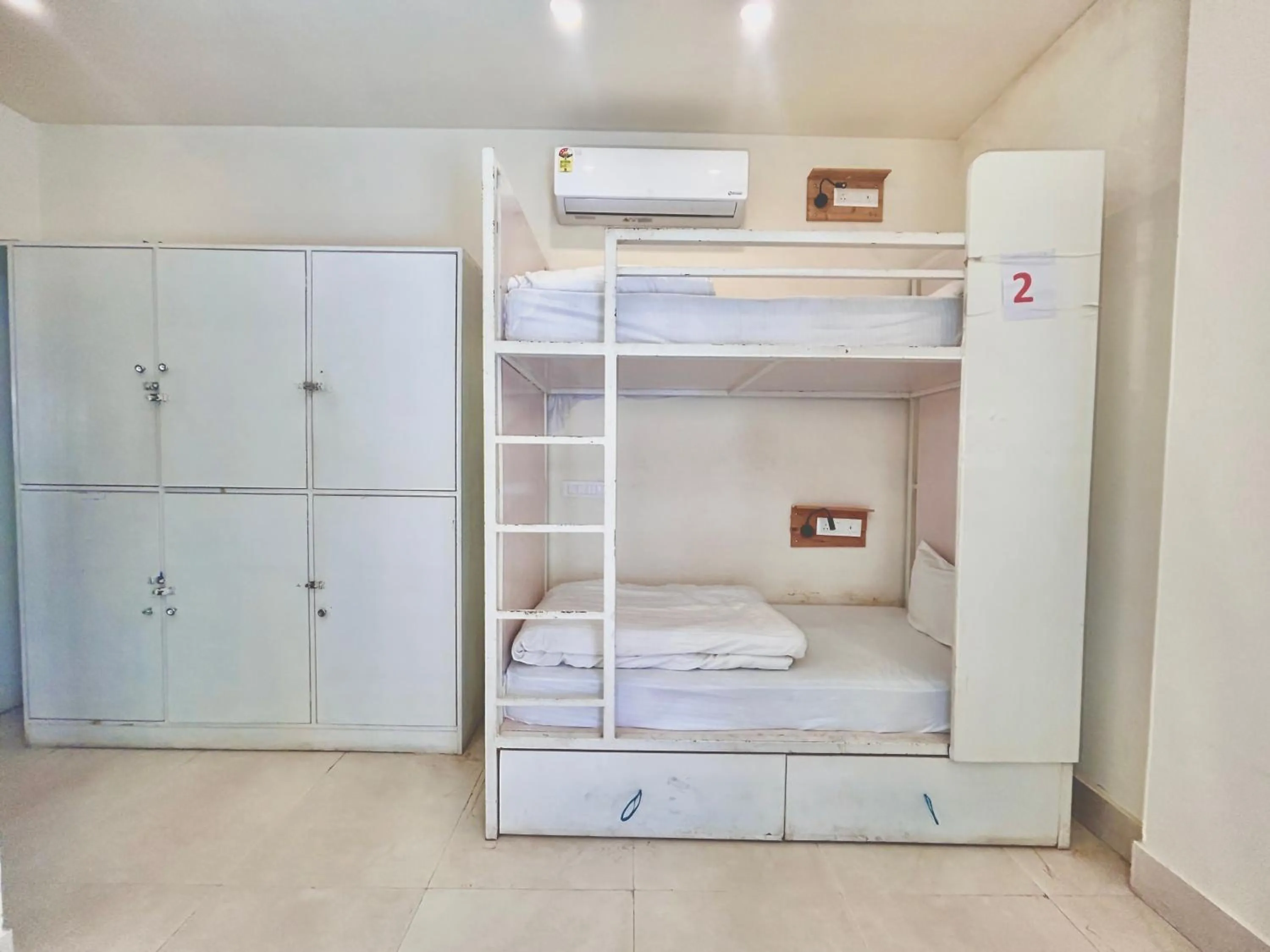 wardrobe in Hotel Aqua Vibes