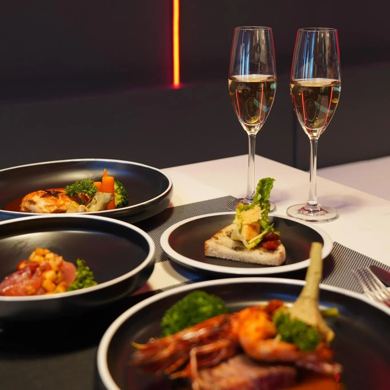 Lounge or bar in Foto Hotel Phuket Beachfront