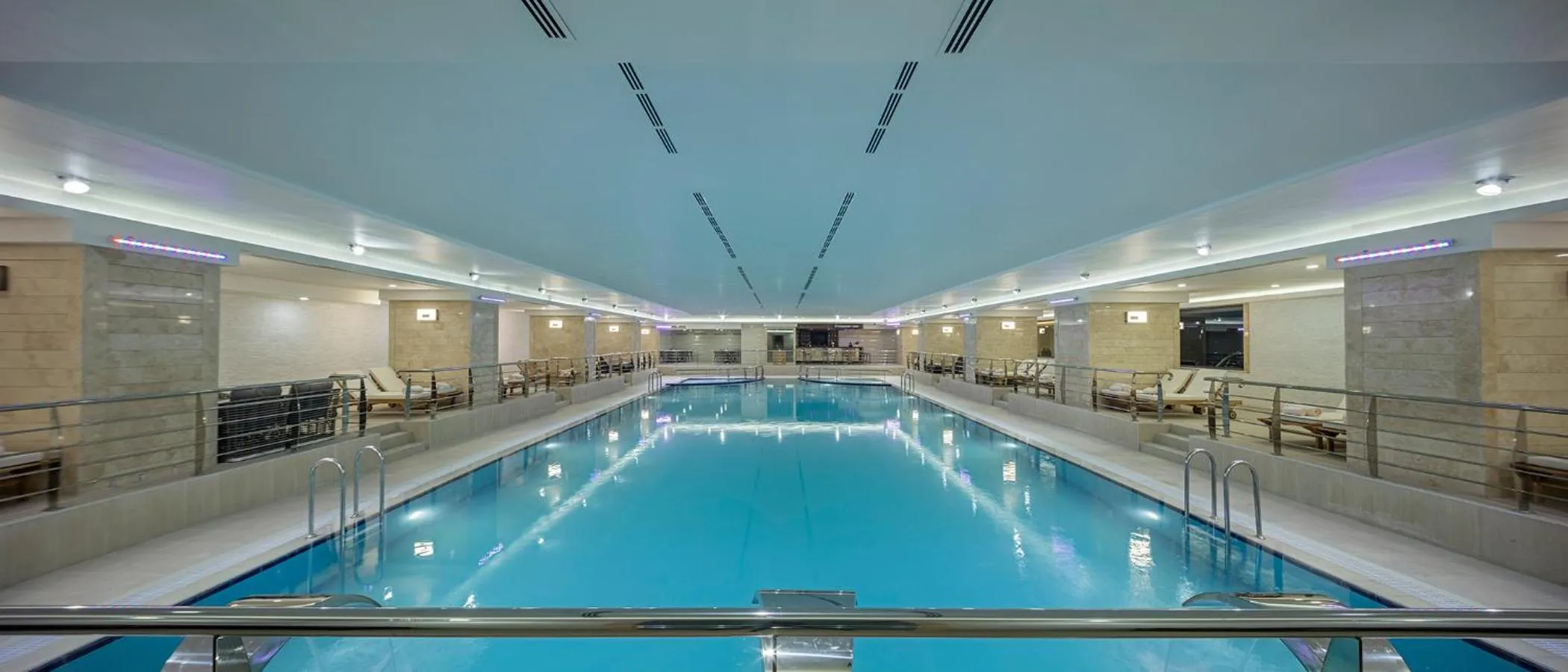Swimming pool in Grand Millennium Konya