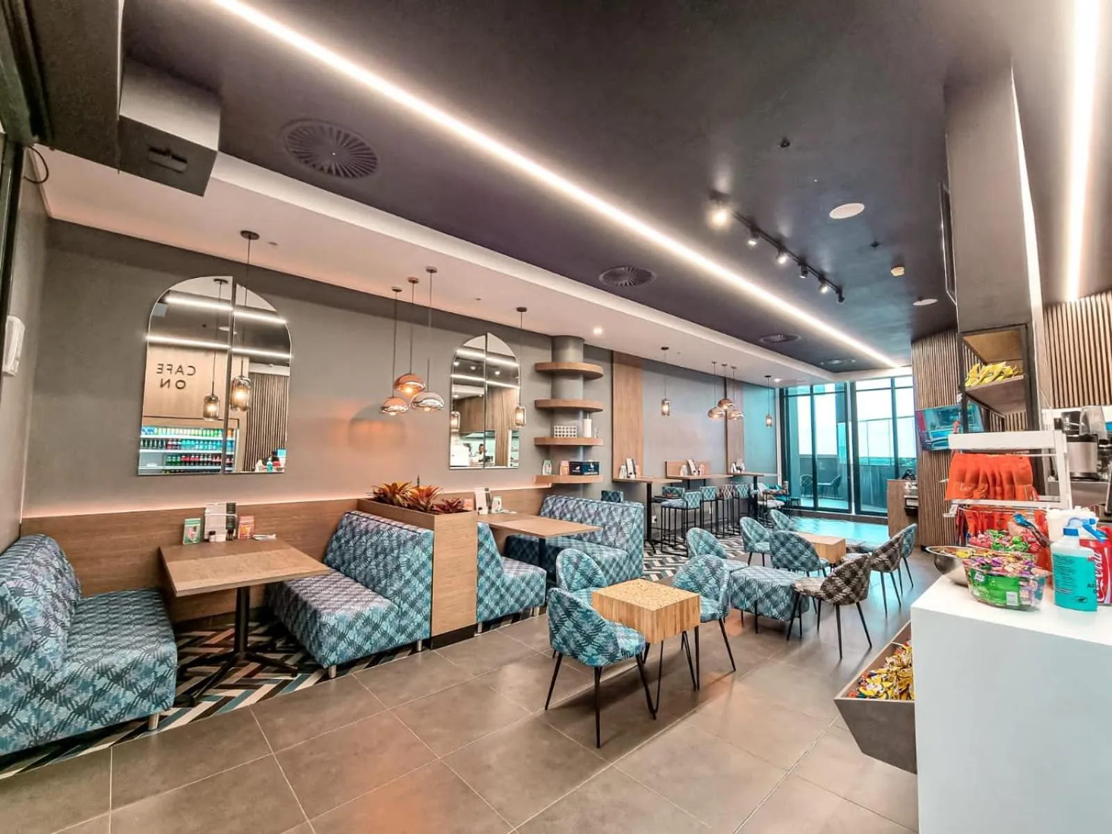 Restaurant/places to eat in Reserved Suites Illovo