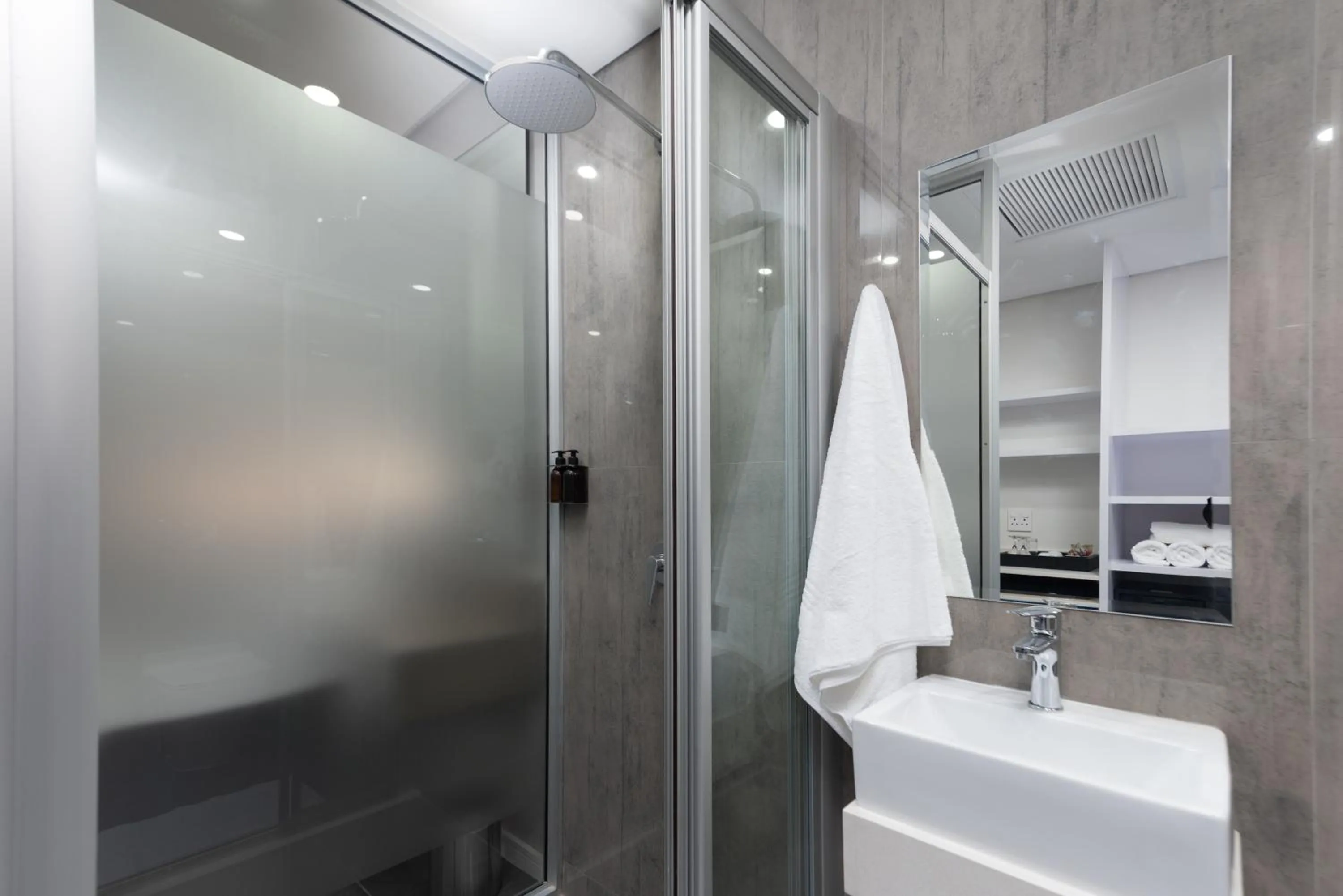 Bathroom in Reserved Suites Illovo