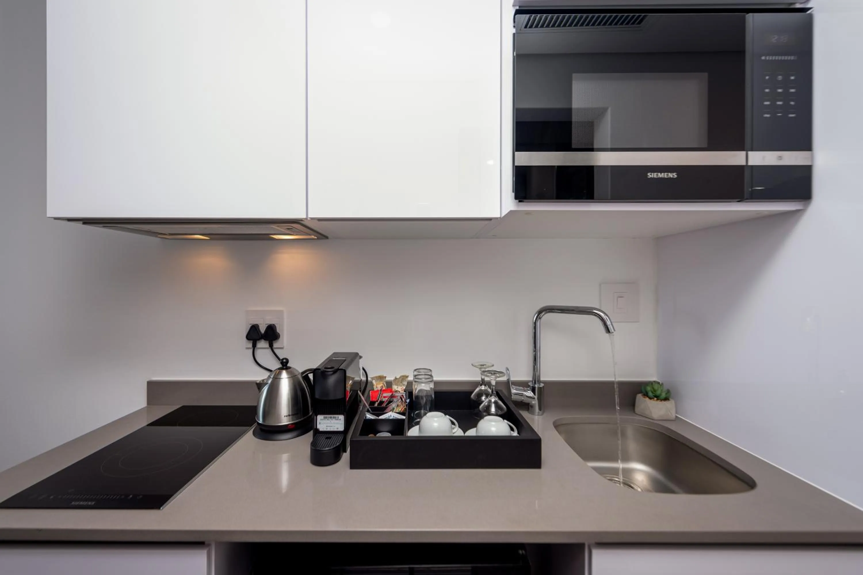 Kitchen or kitchenette in Reserved Suites Illovo