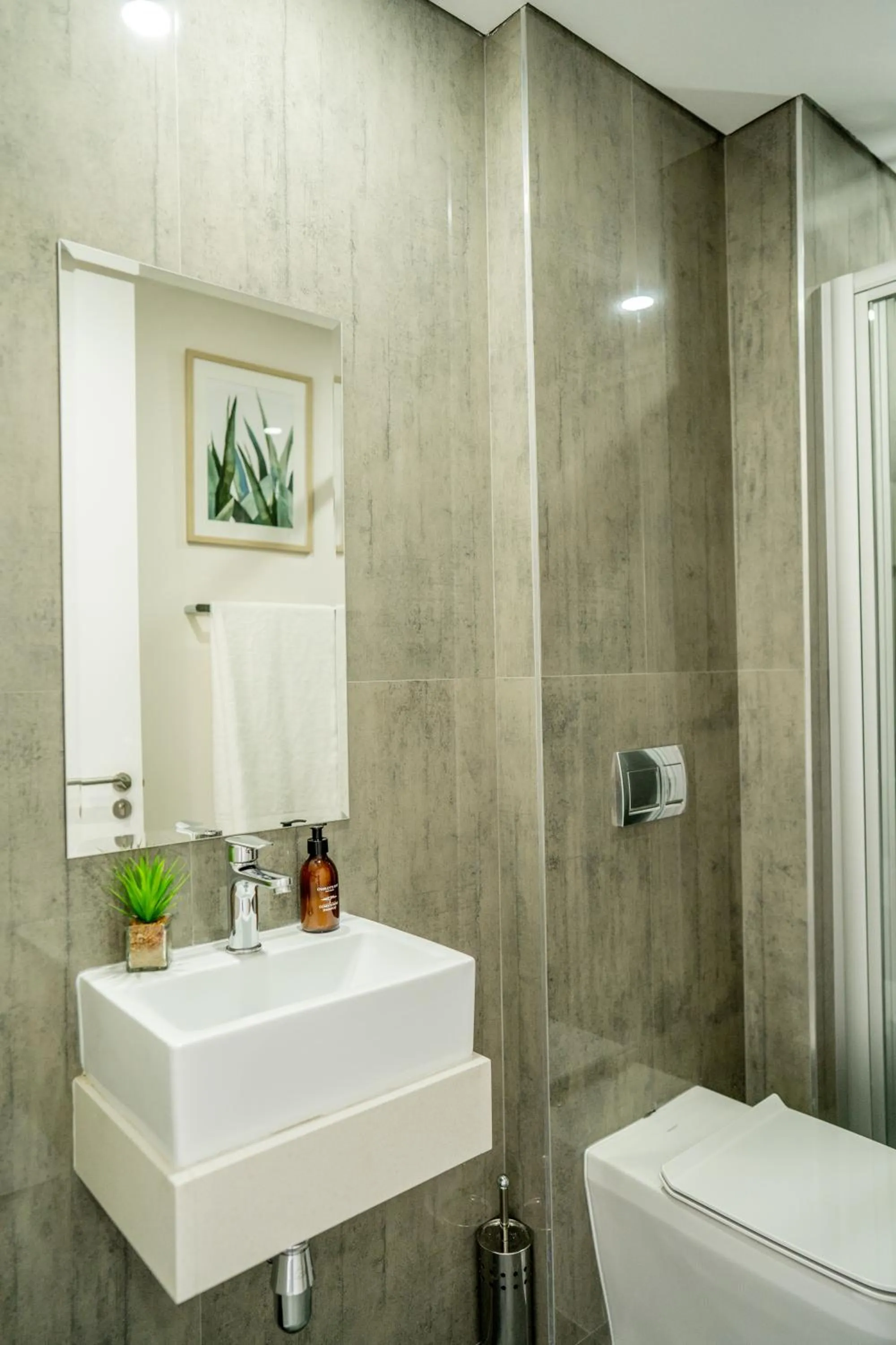 Bathroom in Reserved Suites Illovo