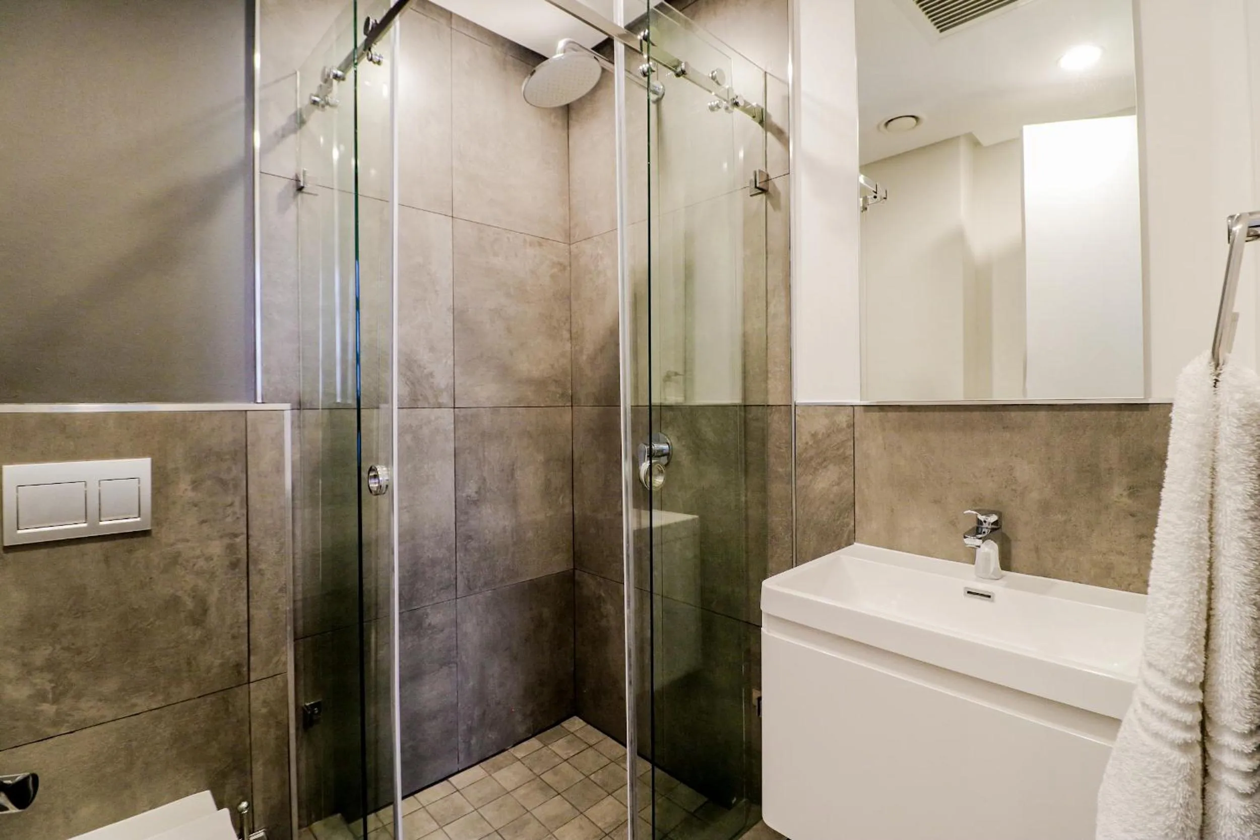 Bathroom in Reserved Suites Illovo