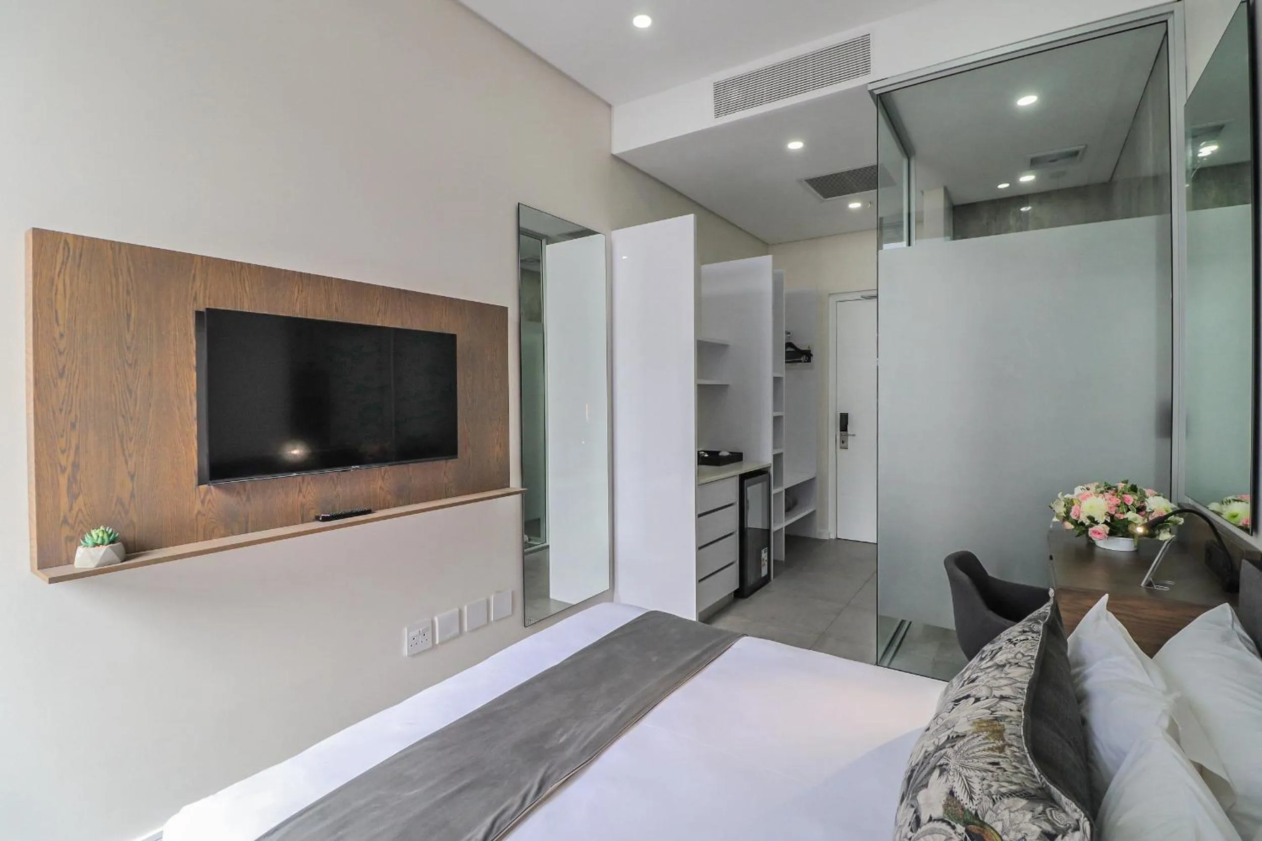 TV and multimedia, Bed in Reserved Suites Illovo