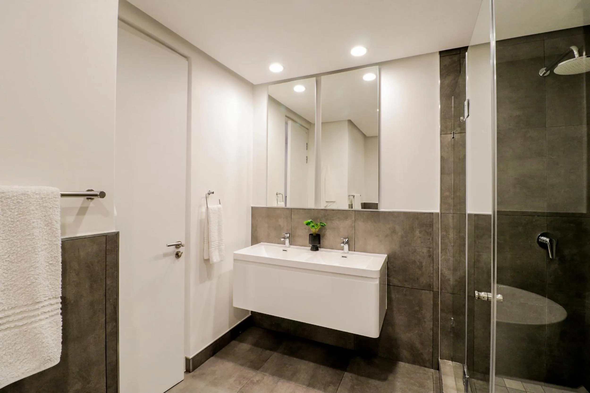 Bathroom in Reserved Suites Illovo