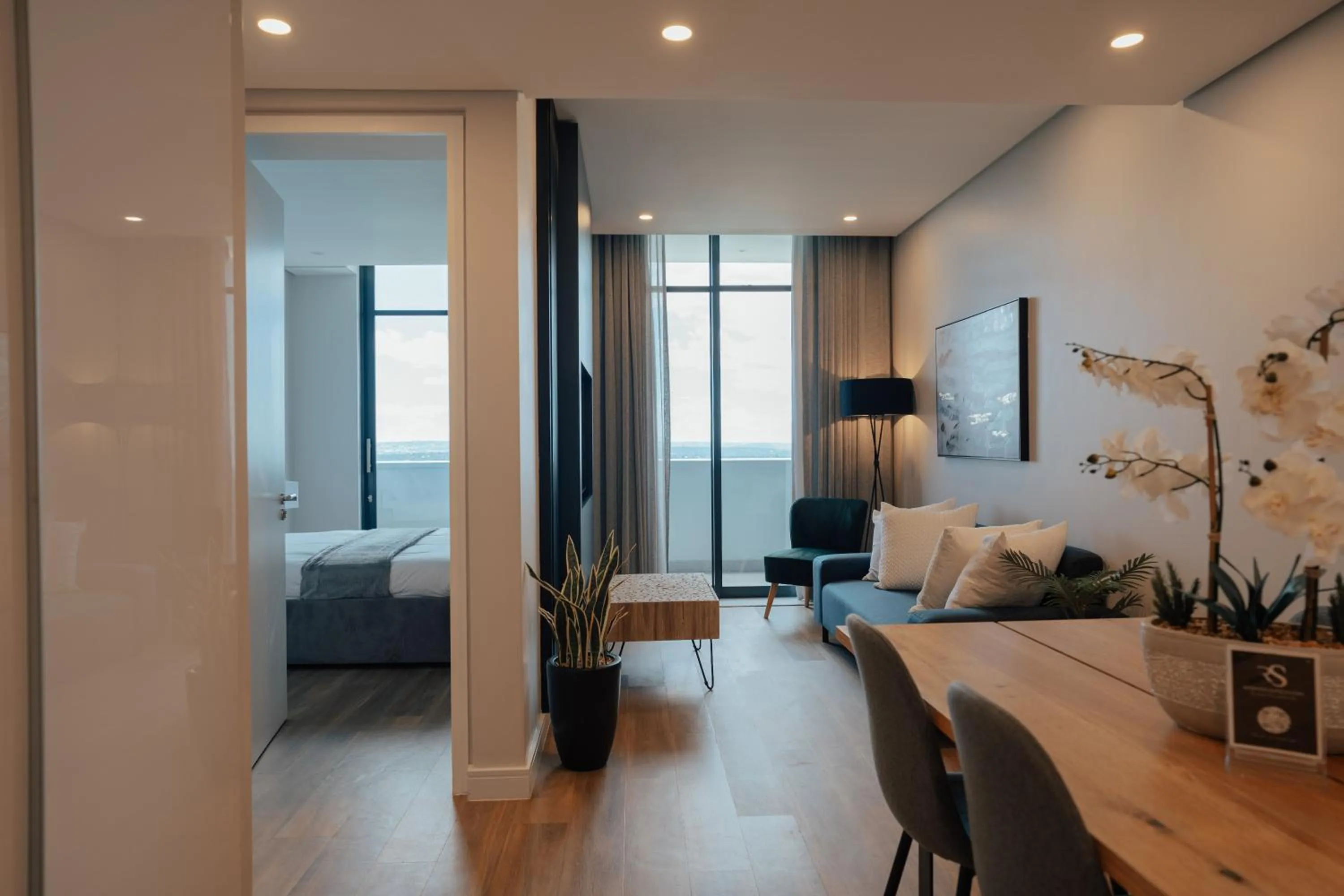 Living room, Bed in Reserved Suites Illovo