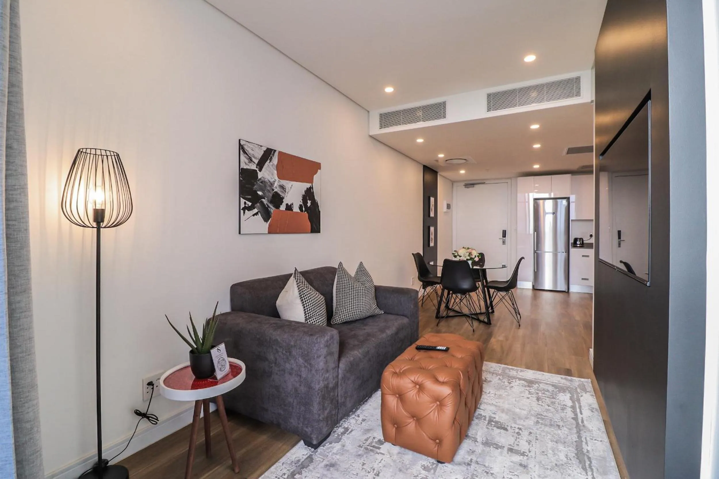 TV and multimedia in Reserved Suites Illovo