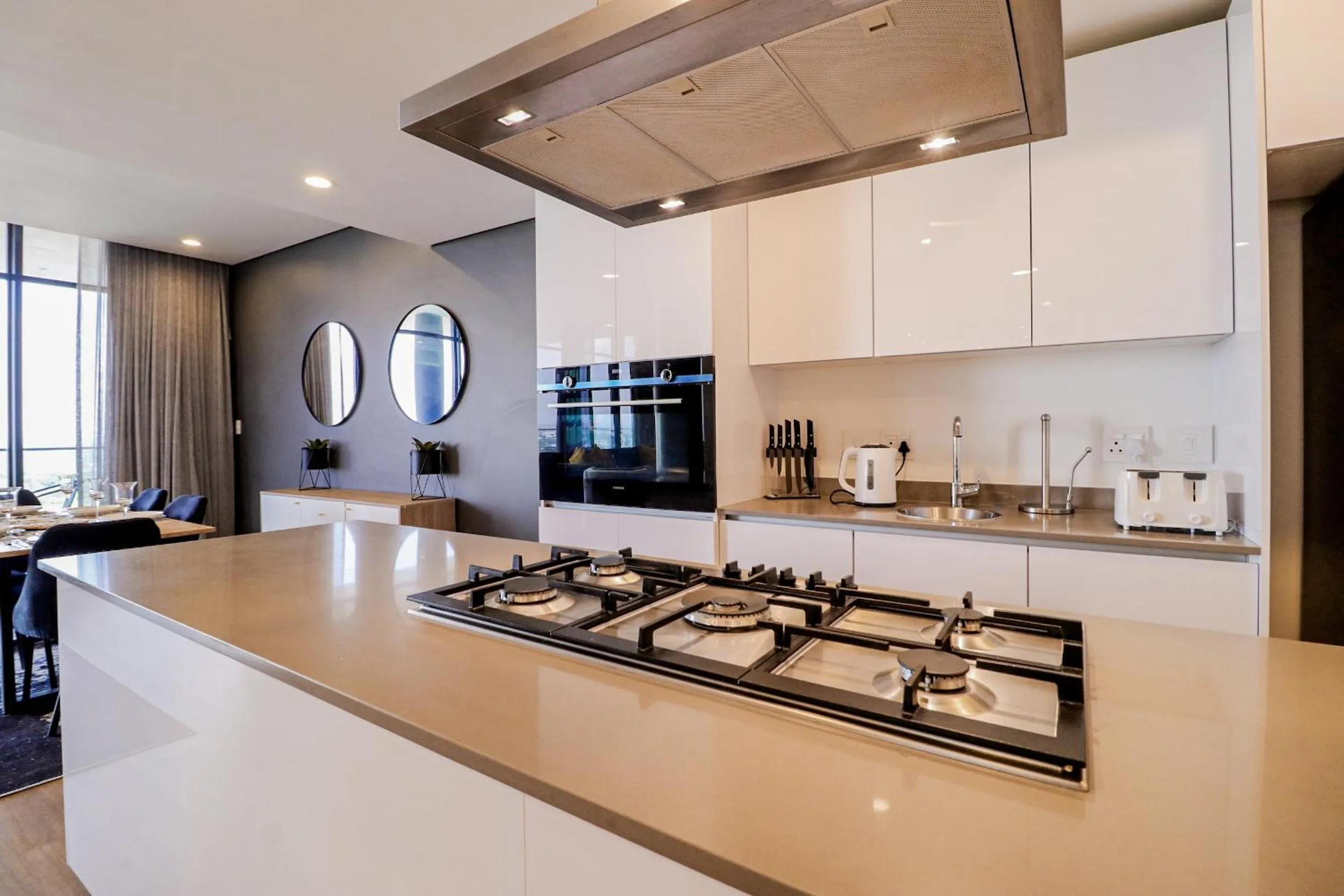 Kitchen or kitchenette in Reserved Suites Illovo