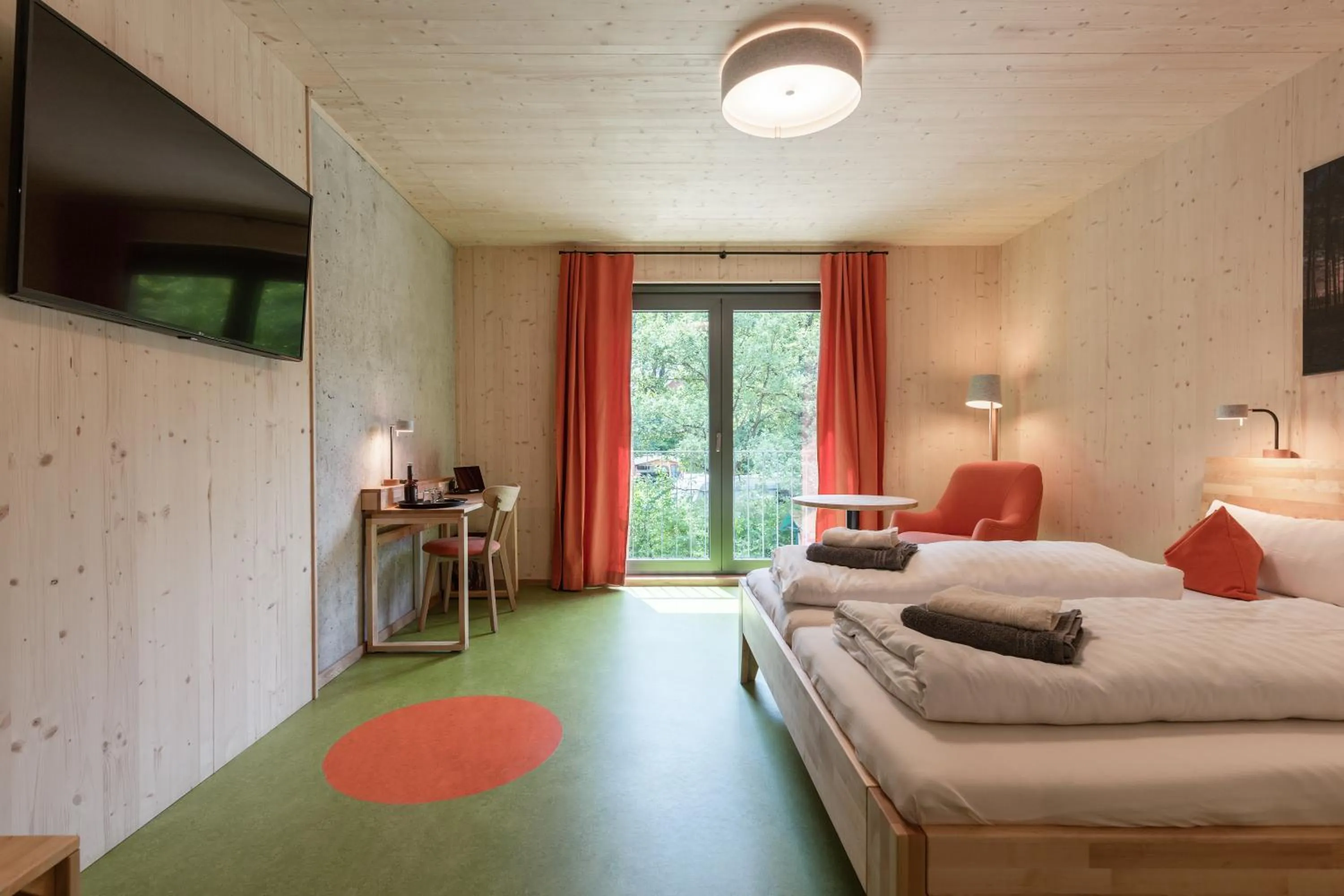 Staff, Bed in Hotel 11 Eulen