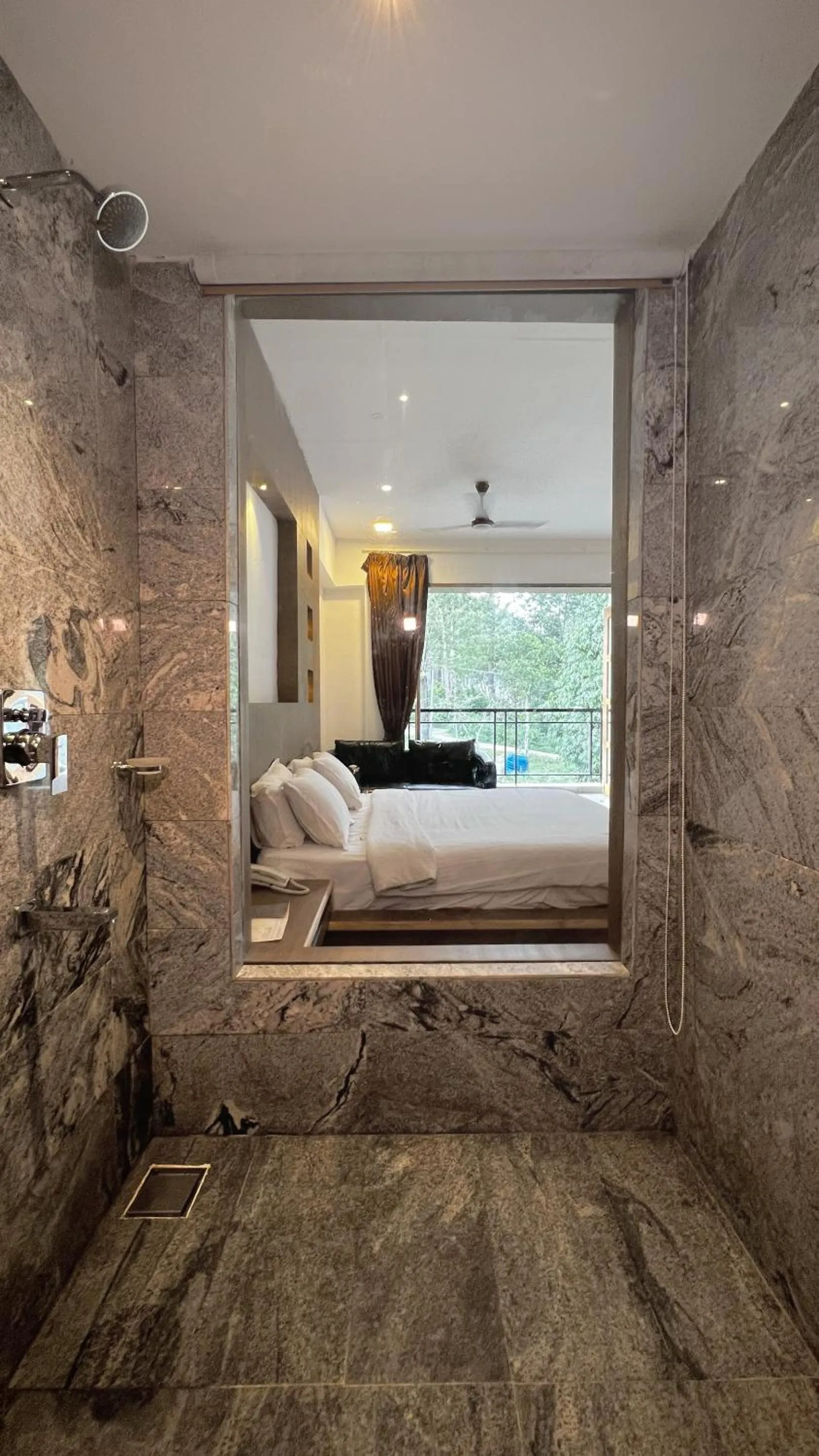 Shower, Bed in MERIDIAN HILL TOP YERCAUD