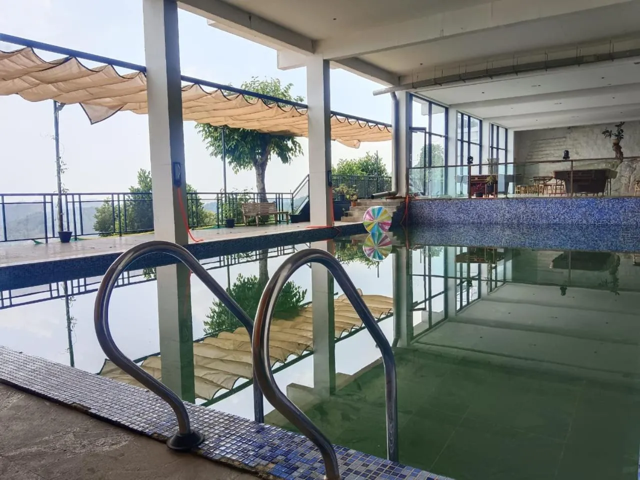 Swimming pool in MERIDIAN HILL TOP YERCAUD