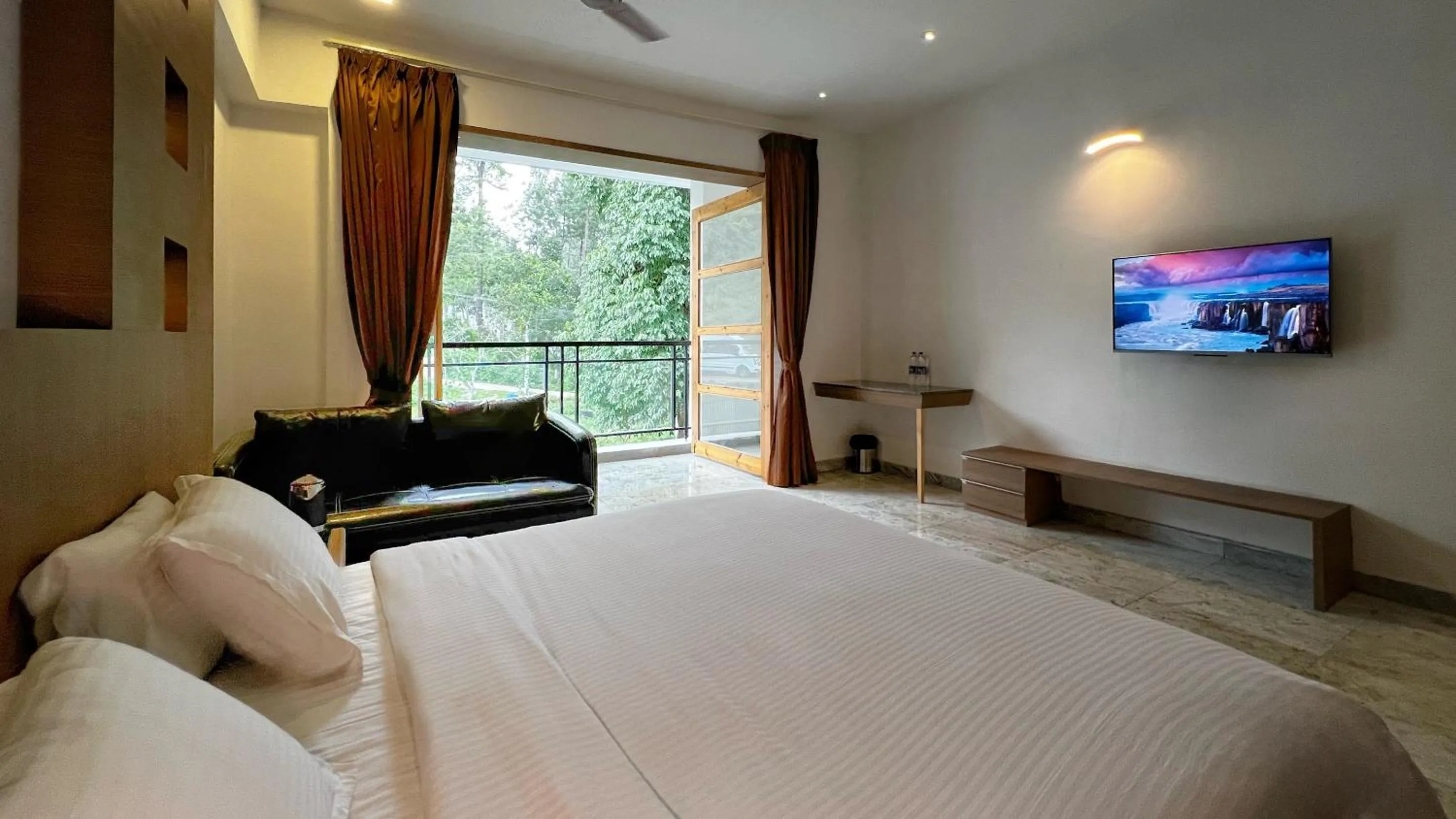 View (from property/room), Bed in MERIDIAN HILL TOP YERCAUD