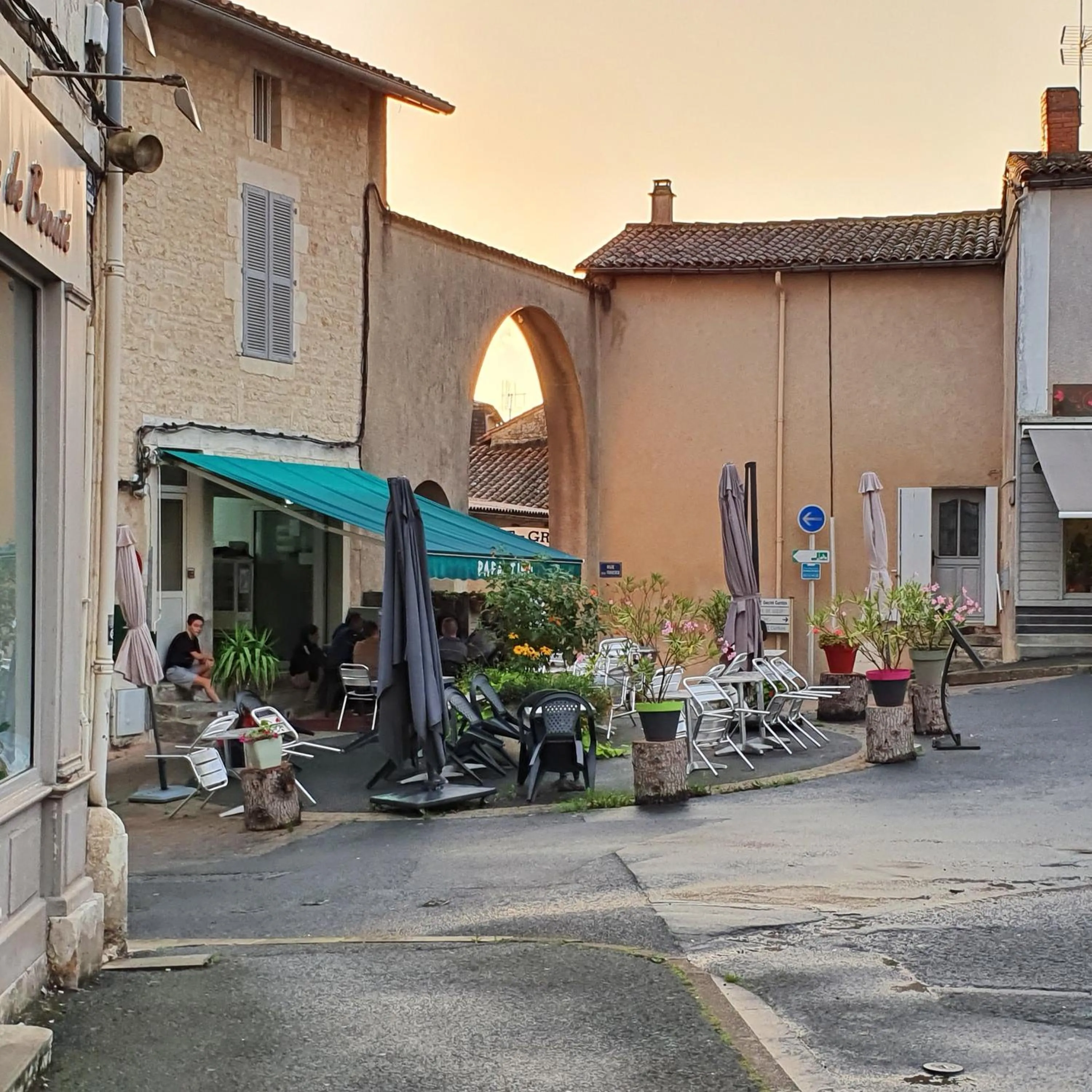 Restaurant/places to eat in Maison Fossemagne