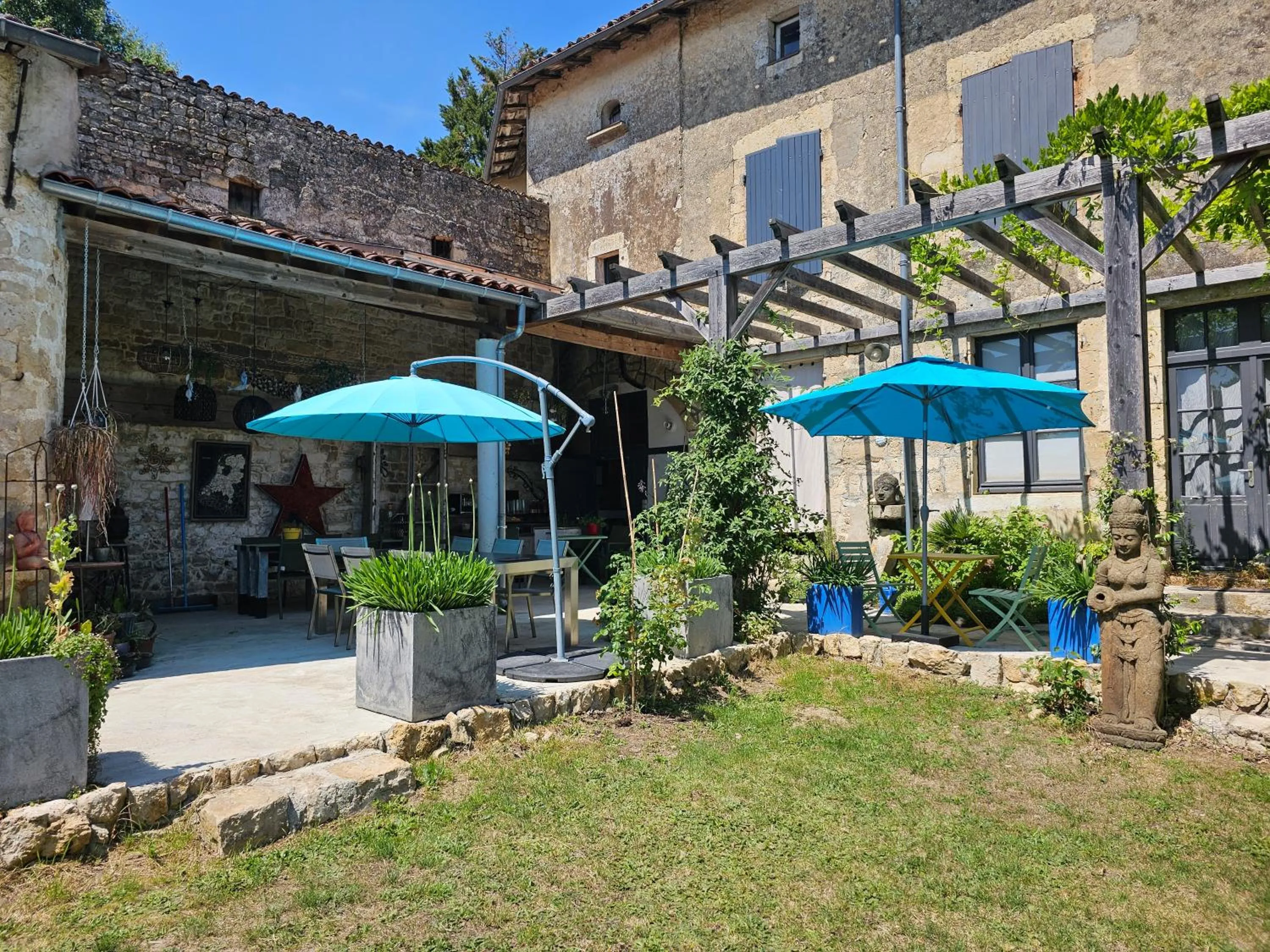 Property building in Maison Fossemagne