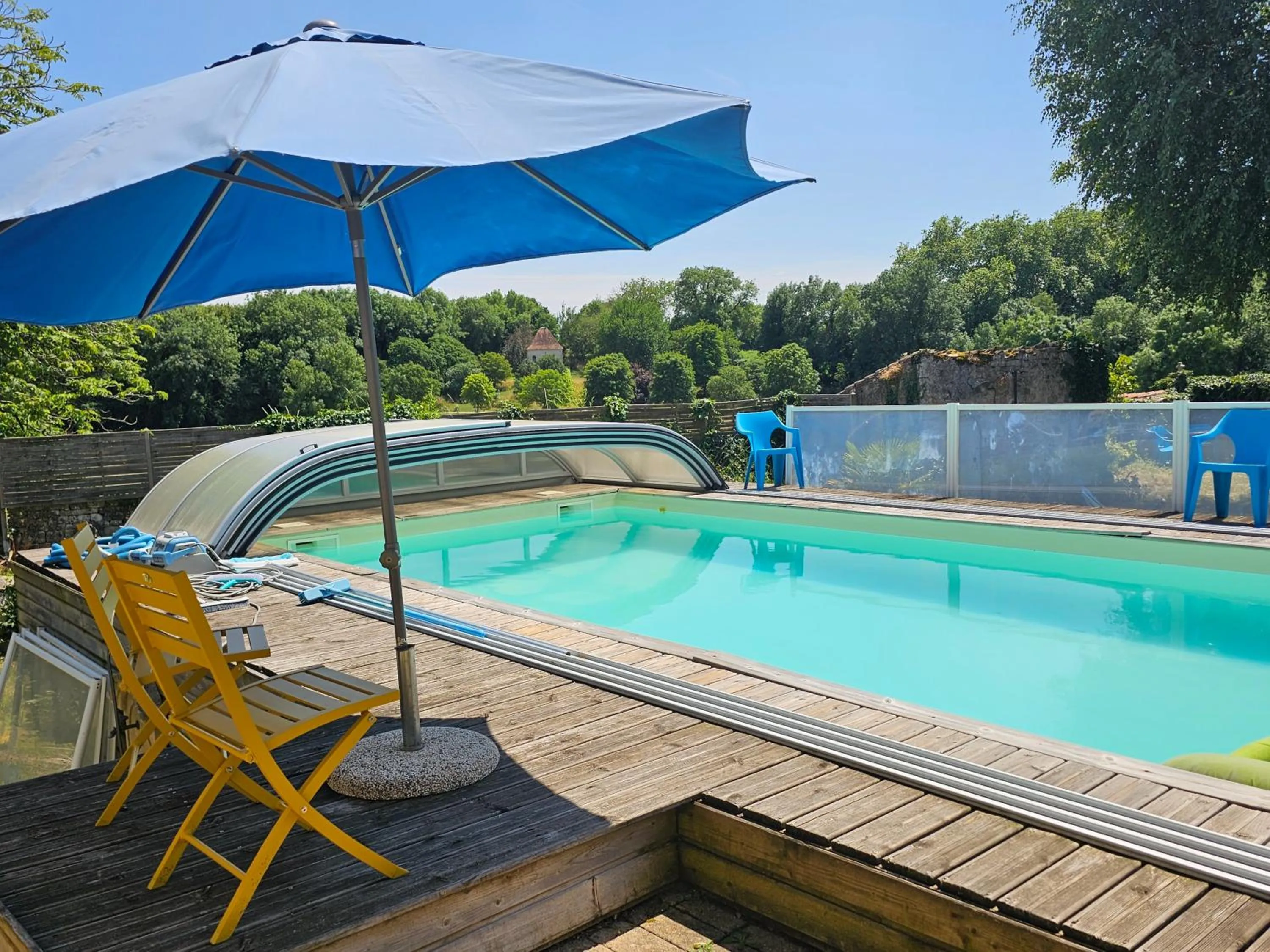 Swimming pool in Maison Fossemagne