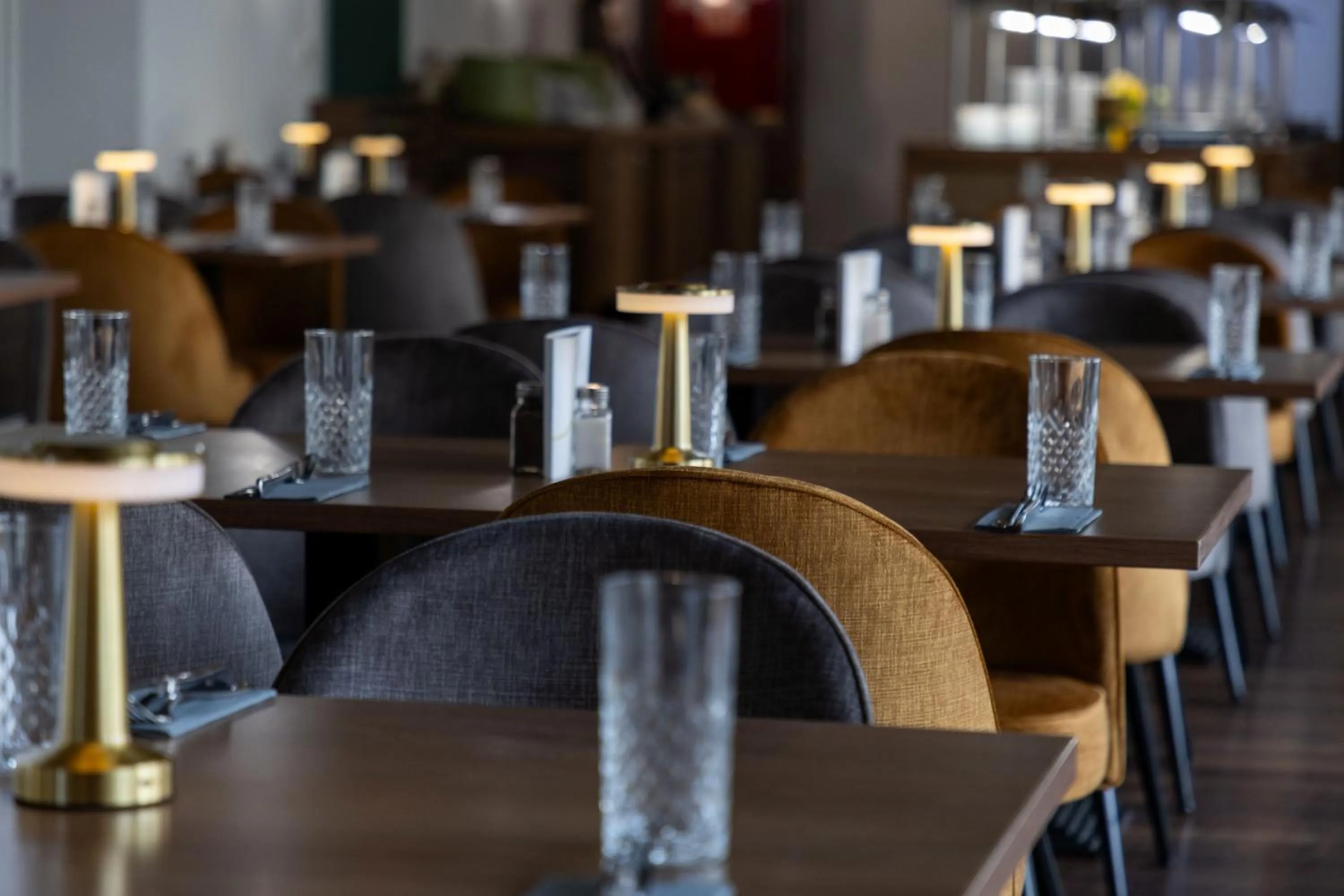 Restaurant/places to eat in CE Plaza Hotel