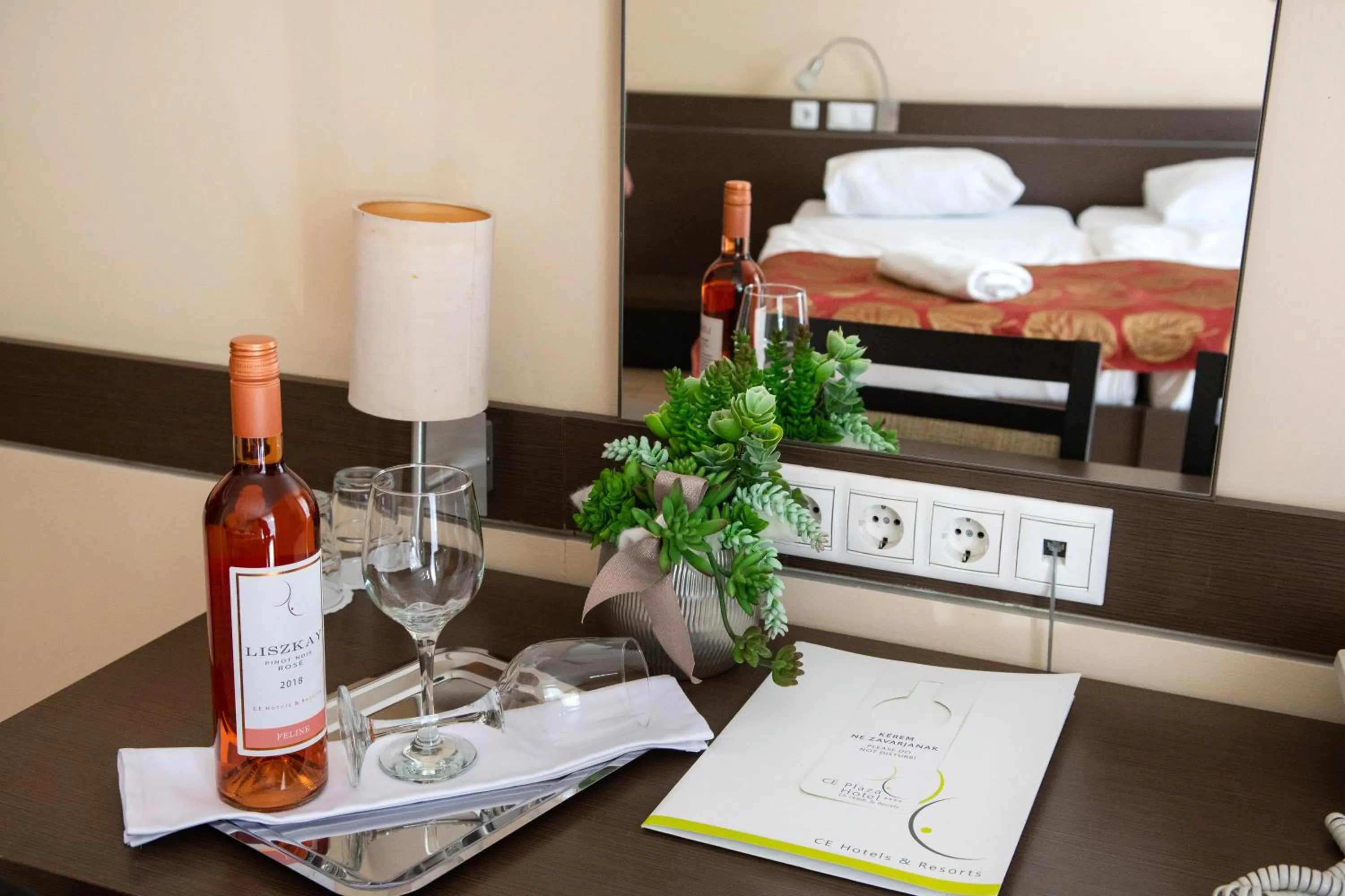 Food and drinks, Bed in CE Plaza Hotel