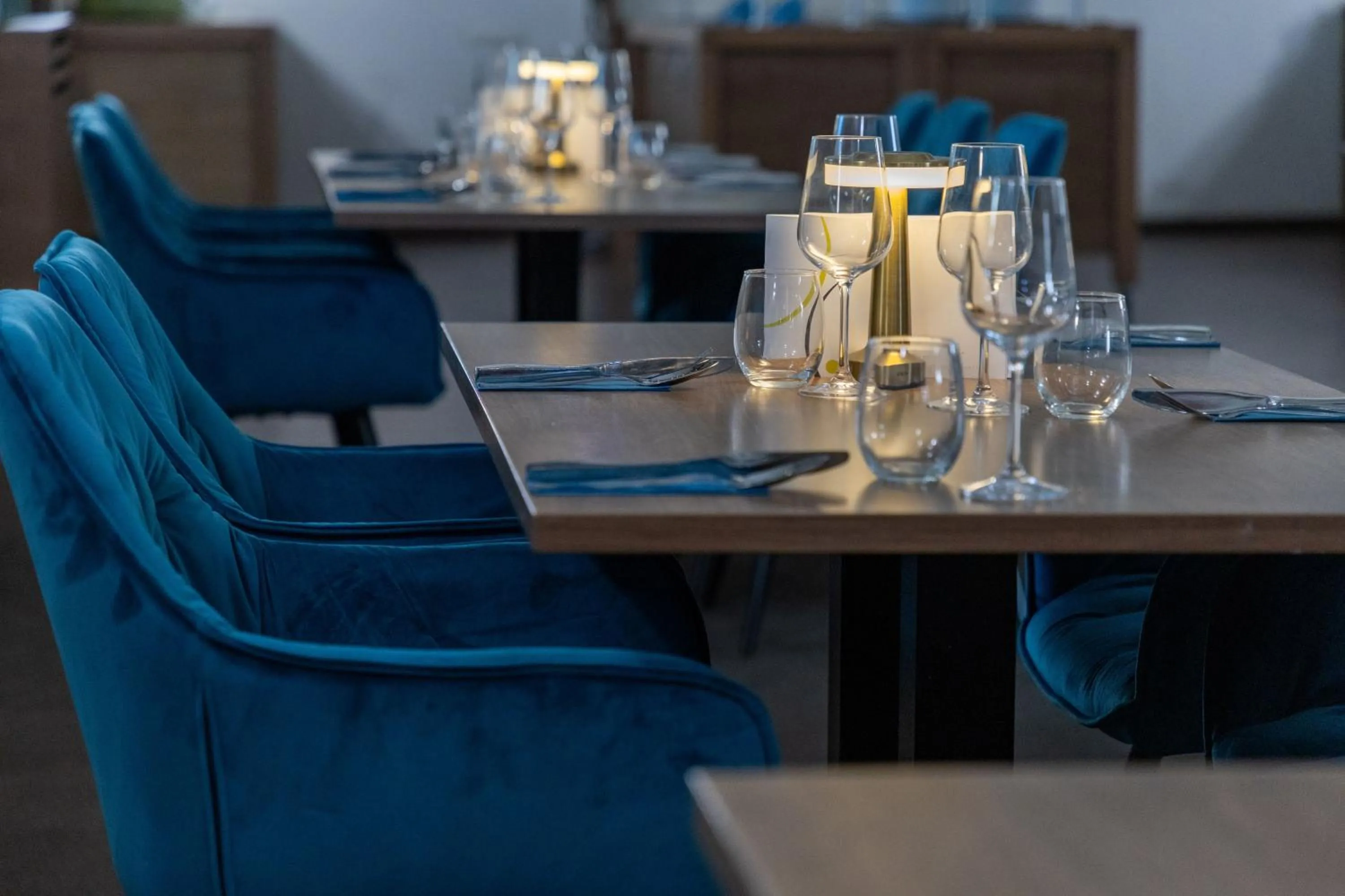 Restaurant/places to eat in CE Plaza Hotel