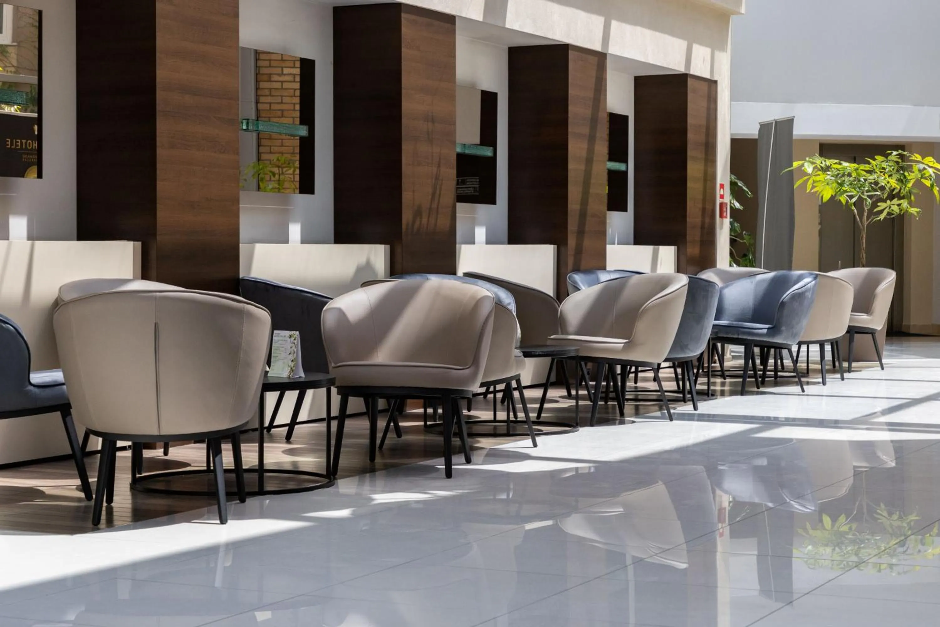 Living room in CE Plaza Hotel