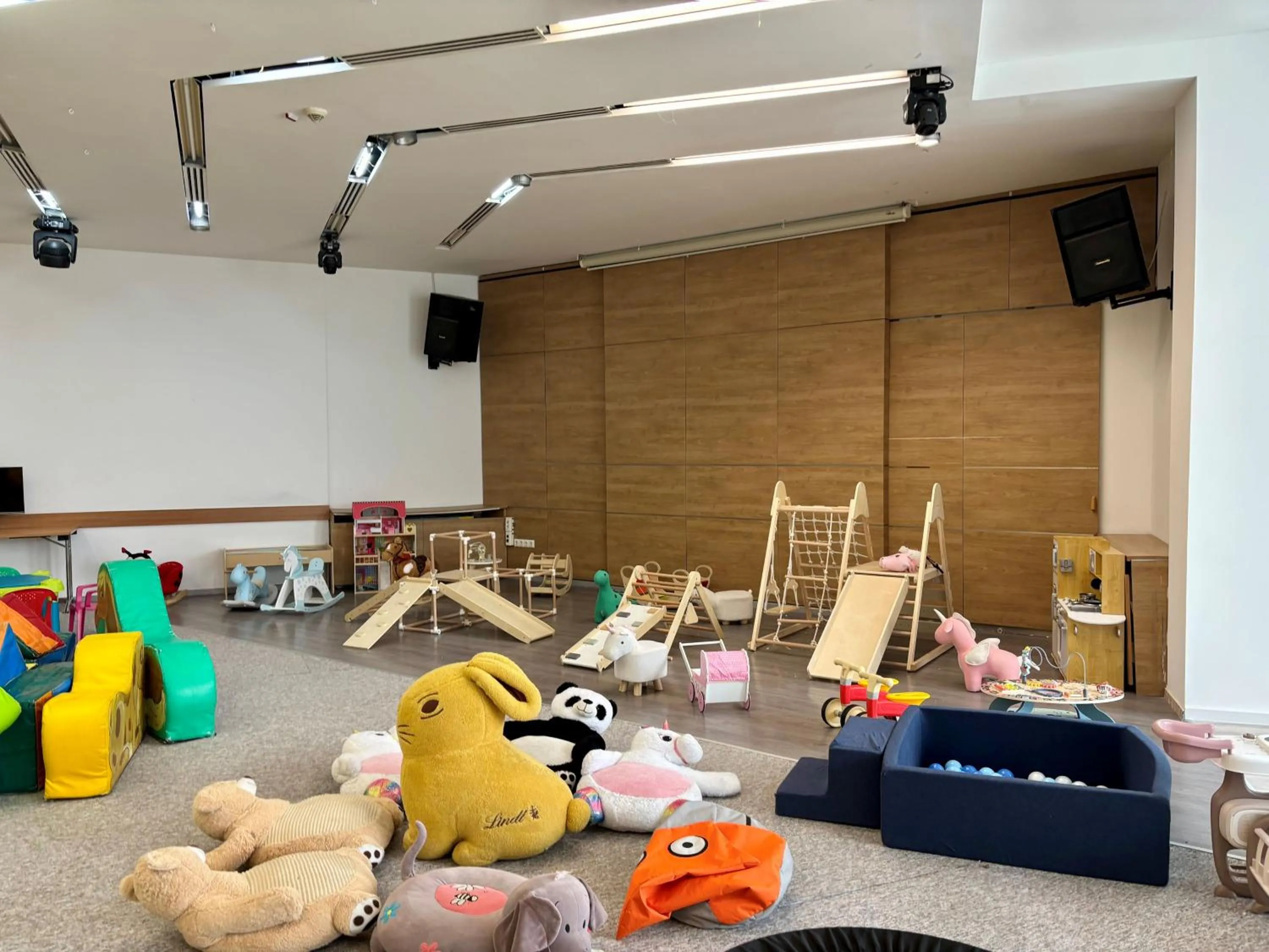 Game Room in CE Plaza Hotel