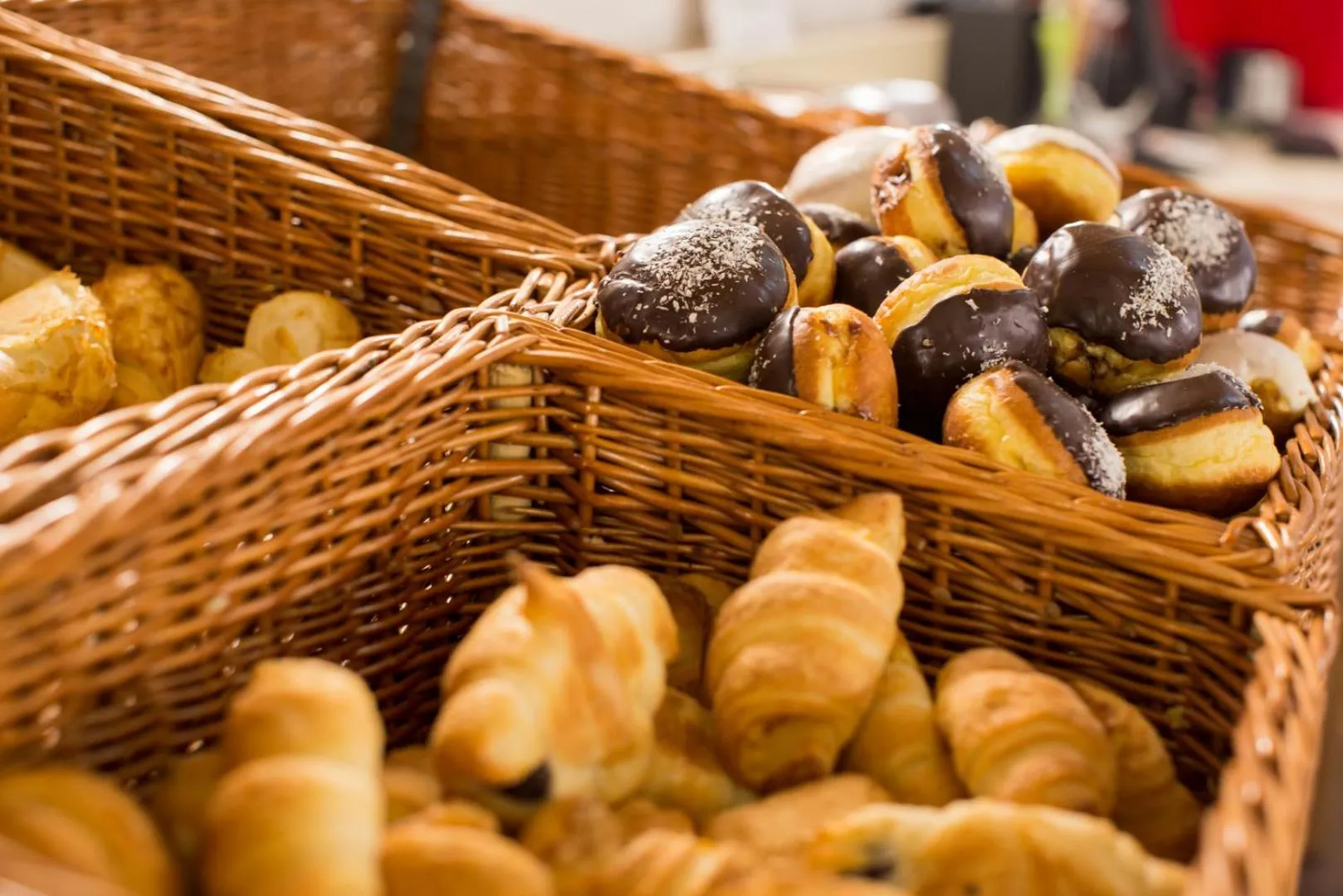 Restaurant/places to eat in CE Plaza Hotel