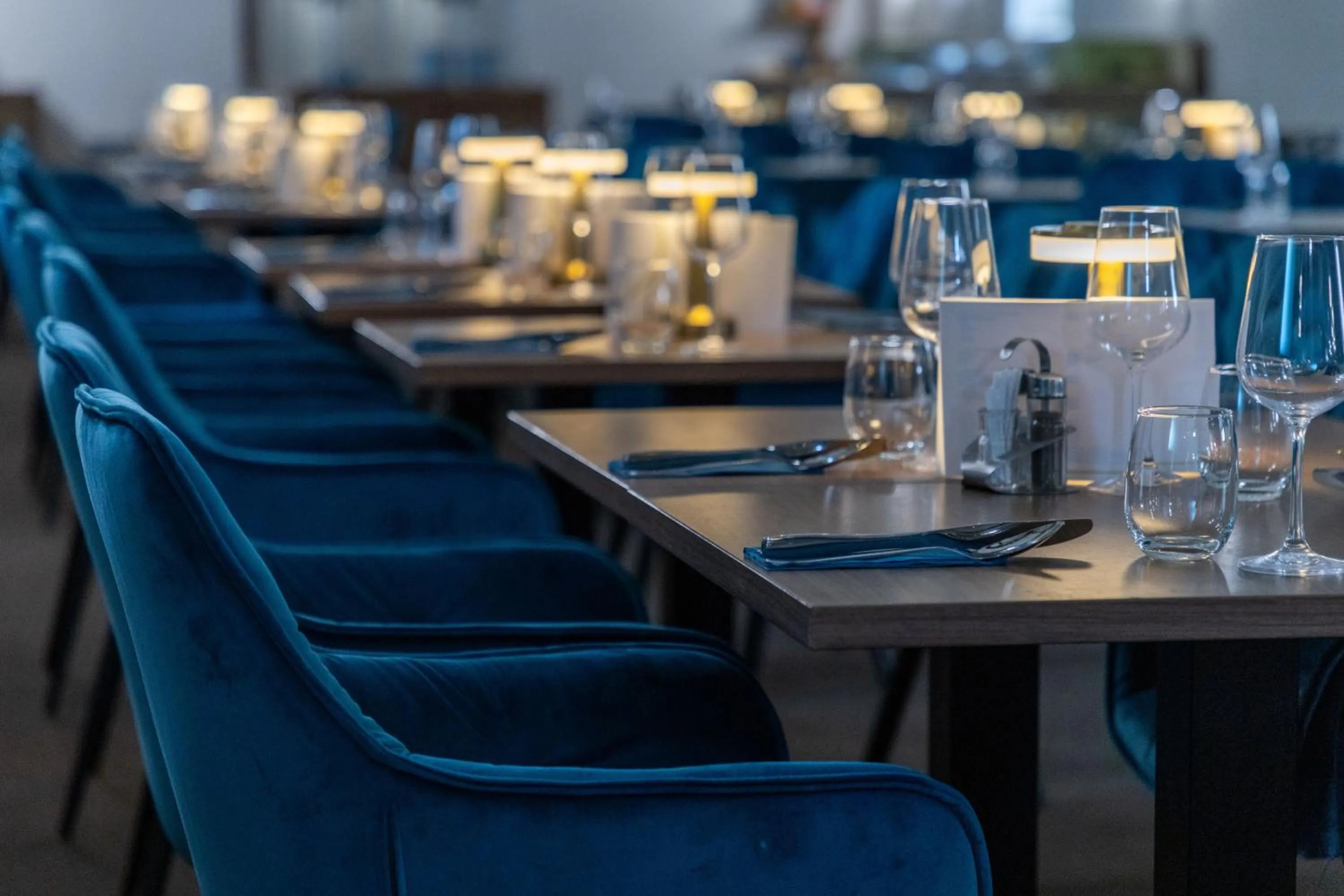 Restaurant/places to eat in CE Plaza Hotel