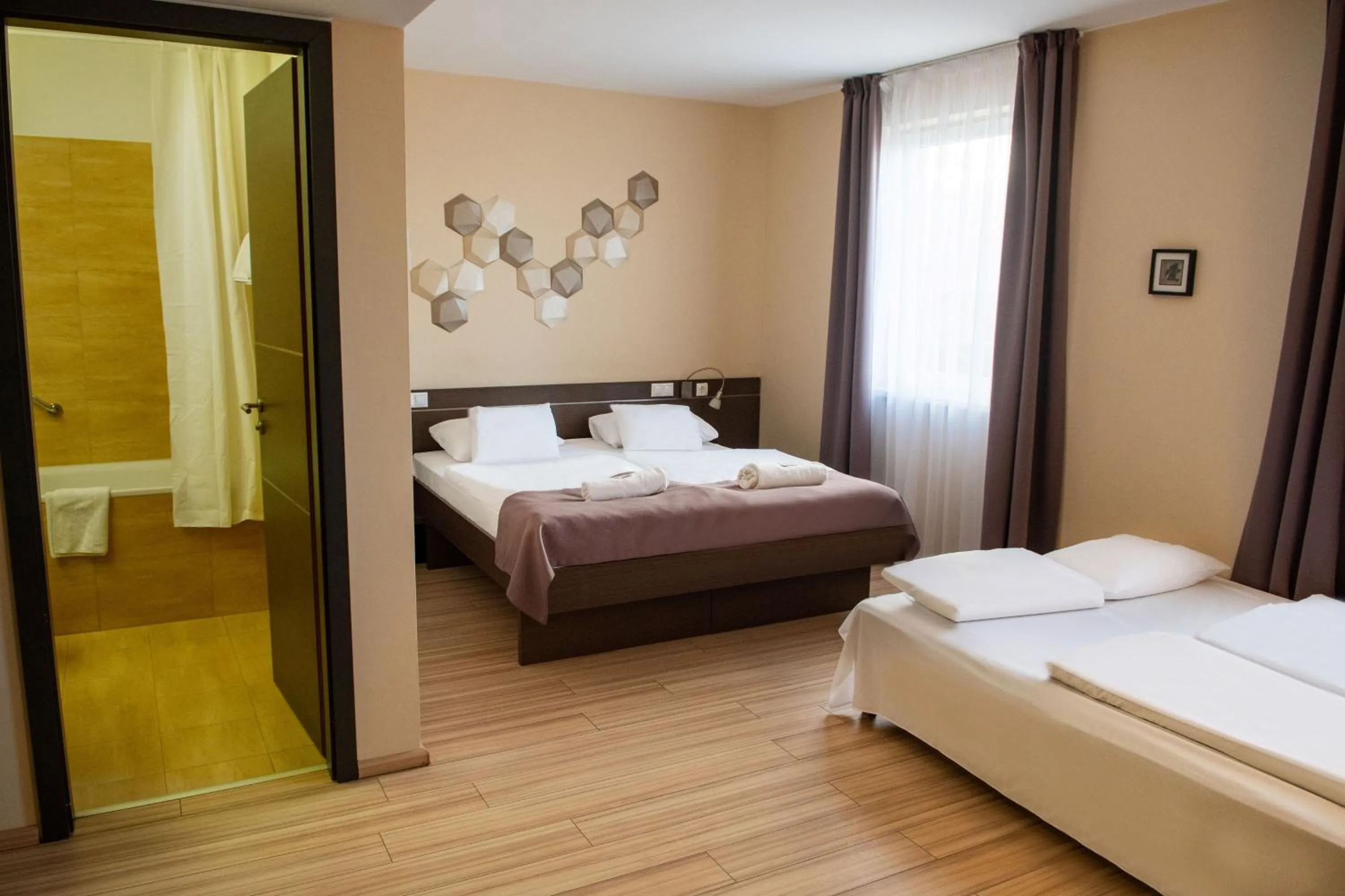 Property building, Bed in CE Plaza Hotel