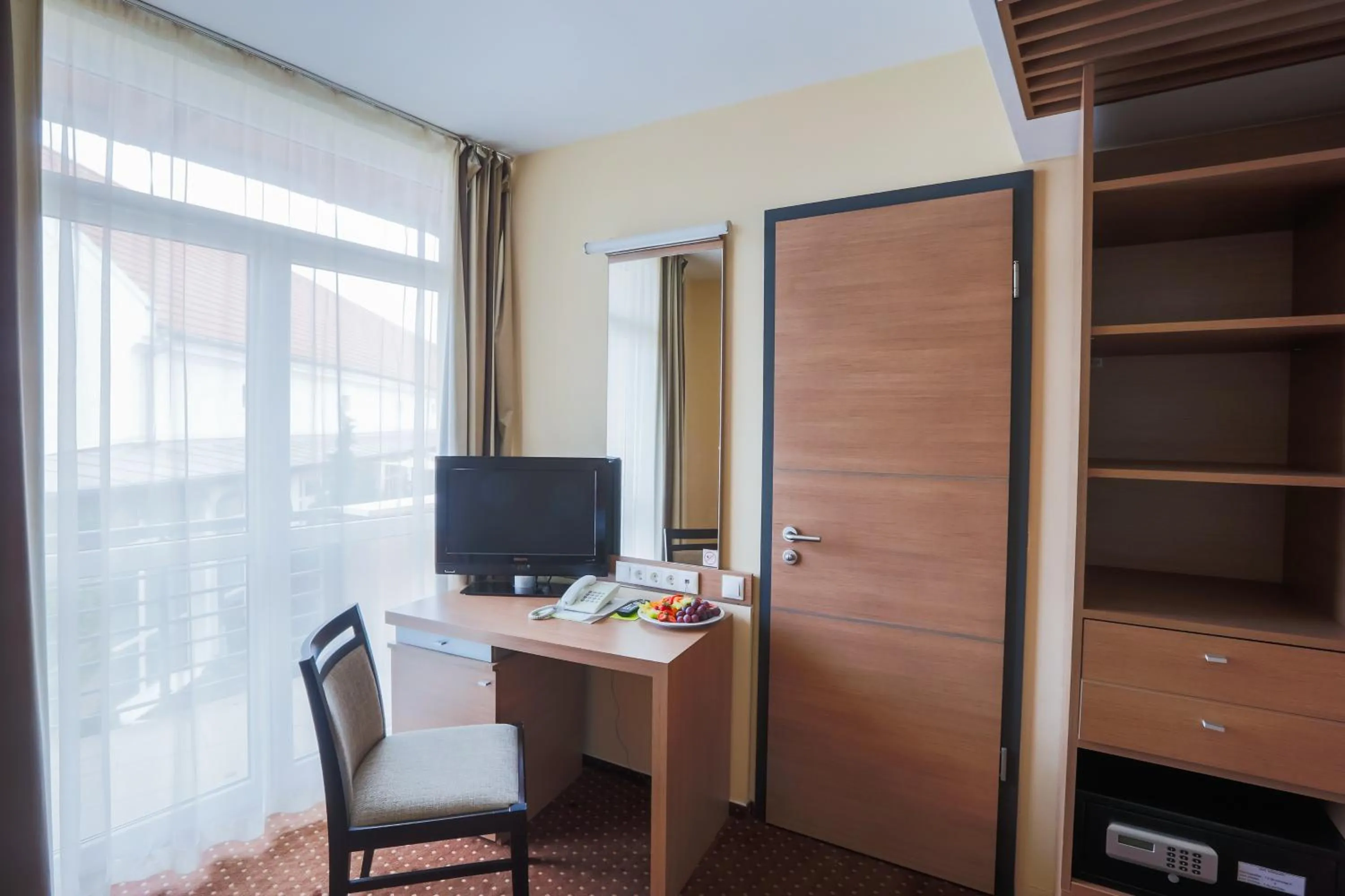 TV and multimedia in CE Plaza Hotel