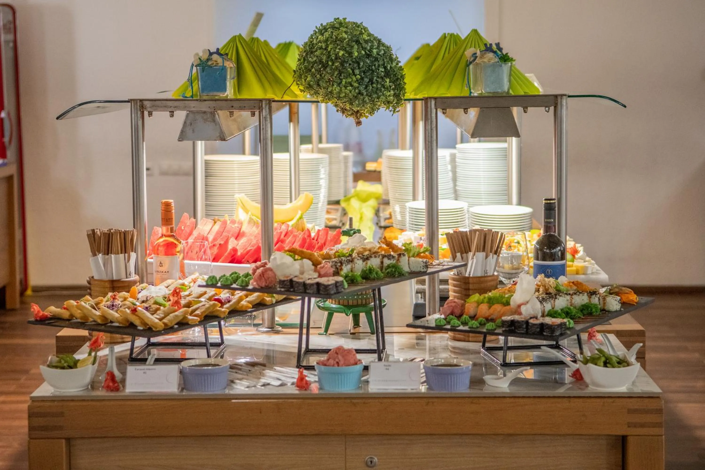 Restaurant/places to eat in CE Plaza Hotel