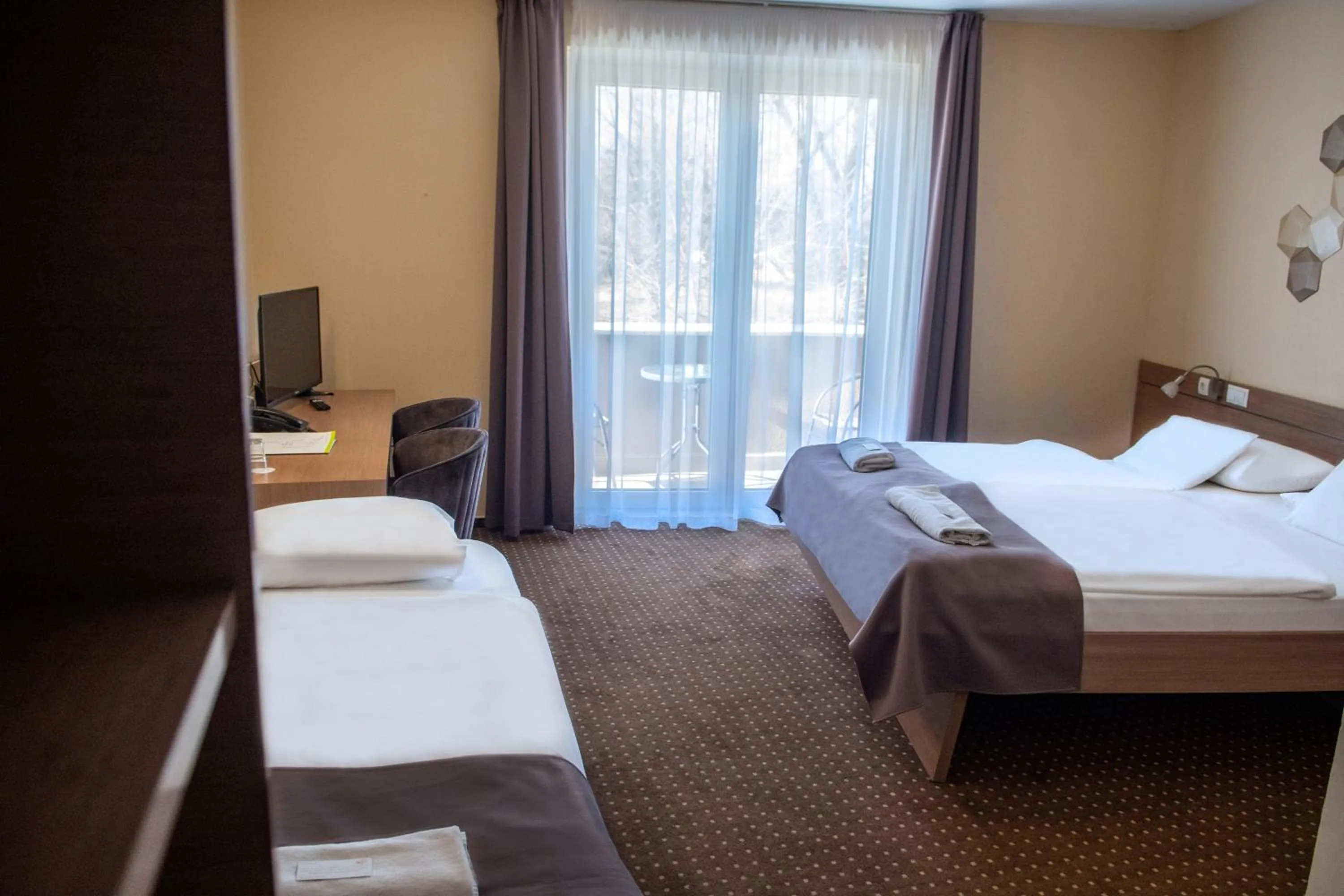 Bed in CE Plaza Hotel